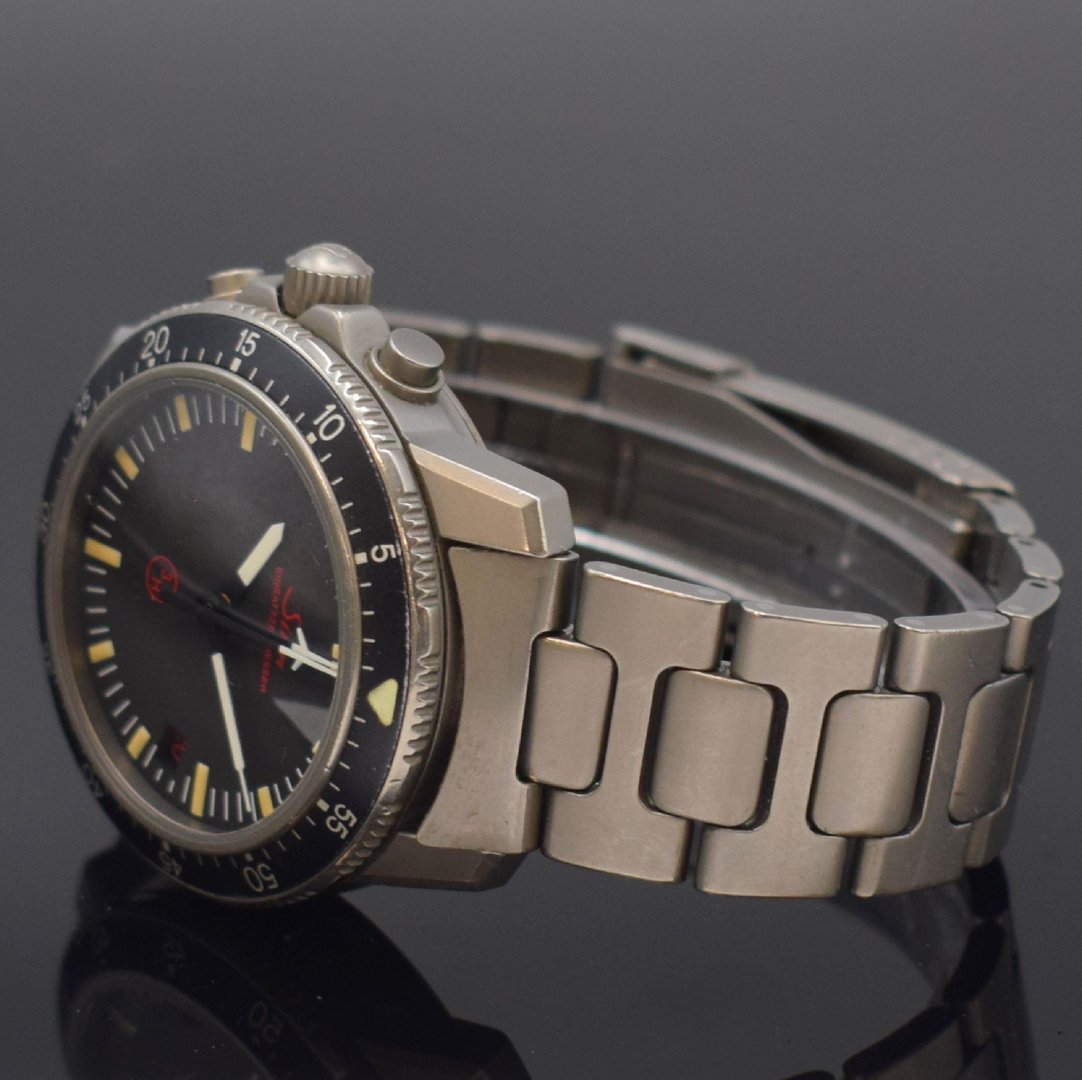 Detail b: SINN EZM 1 Referenz 503.0151 Titan Armbandchronograph, Deutschland um 1997, Automatik, Boden u. Krone verschr., orig. Gliederband m. Faltschl., ...