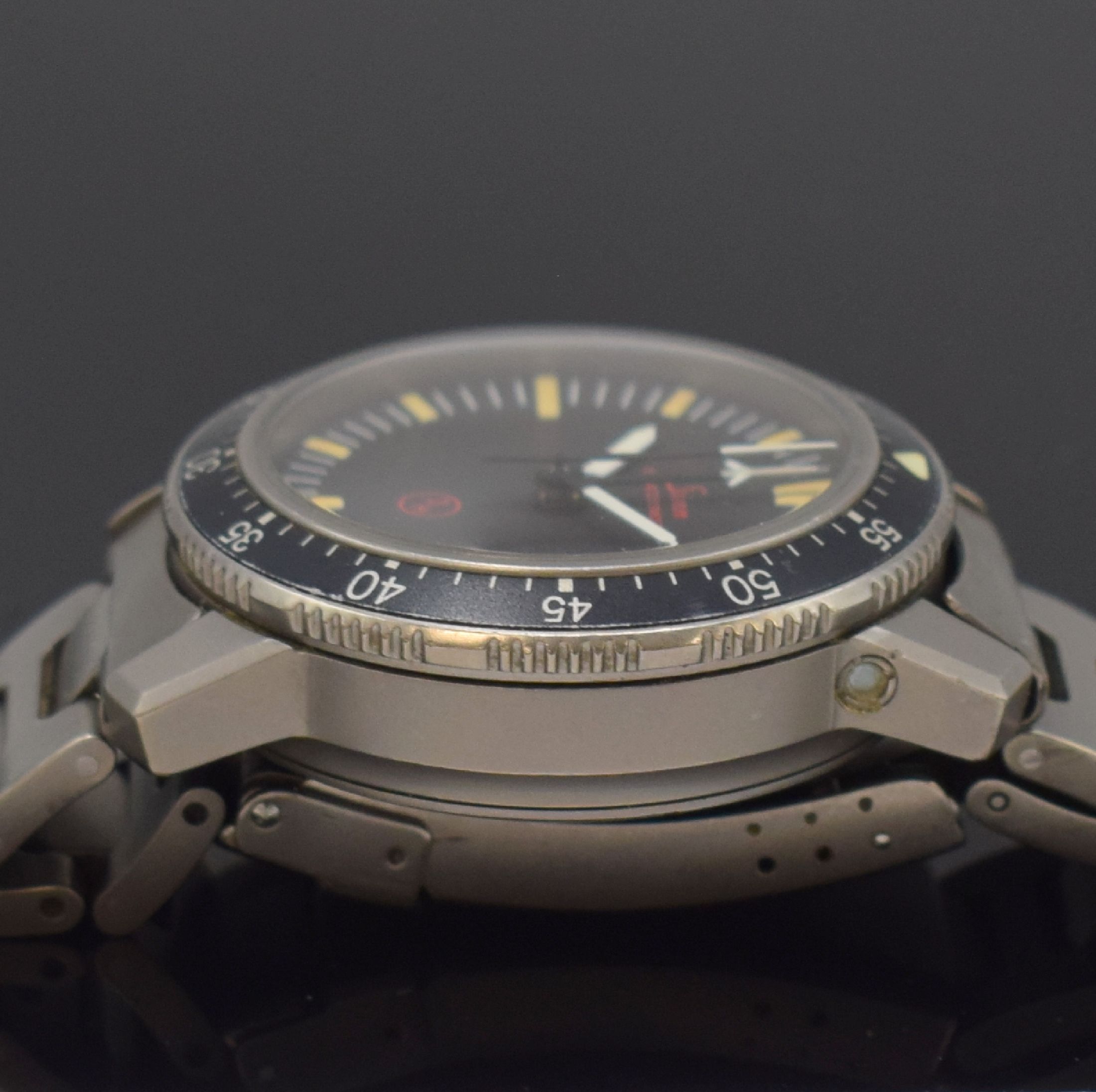 Detail d: SINN EZM 1 Referenz 503.0151 Titan Armbandchronograph, Deutschland um 1997, Automatik, Boden u. Krone verschr., orig. Gliederband m. Faltschl., ...