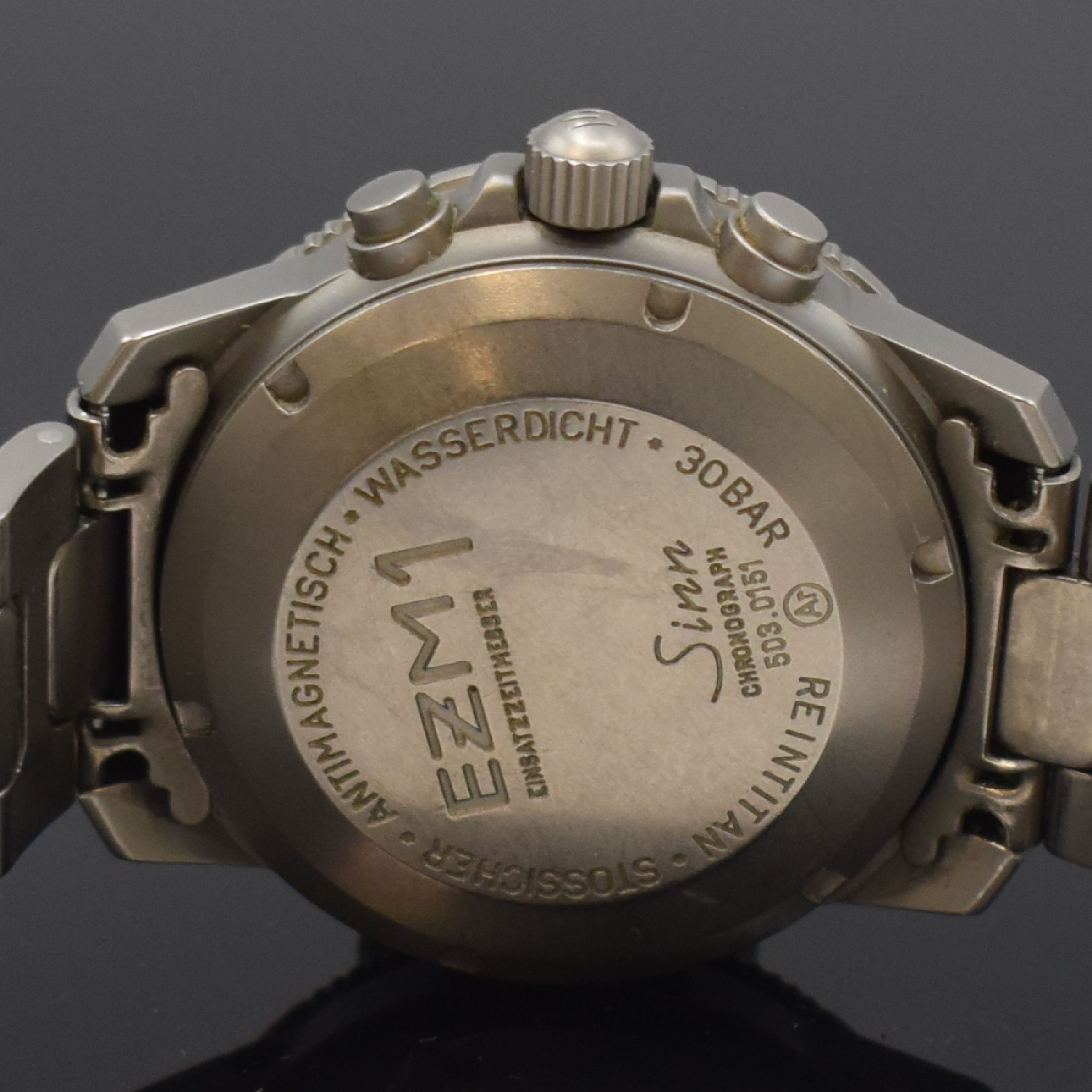 Detail e: SINN EZM 1 Referenz 503.0151 Titan Armbandchronograph, Deutschland um 1997, Automatik, Boden u. Krone verschr., orig. Gliederband m. Faltschl., ...