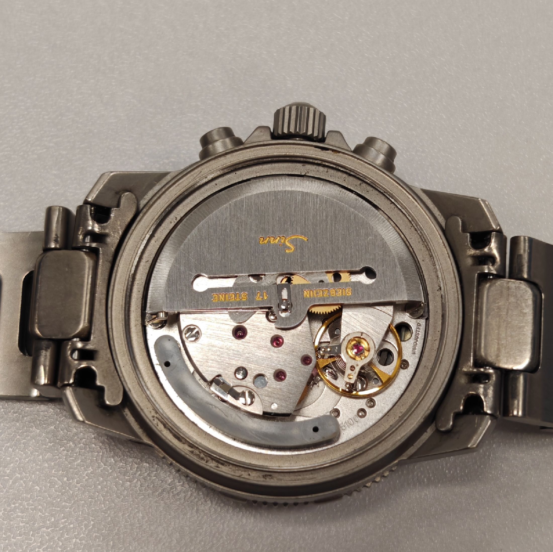 Detail g: SINN EZM 1 Referenz 503.0151 Titan Armbandchronograph, Deutschland um 1997, Automatik, Boden u. Krone verschr., orig. Gliederband m. Faltschl., ...