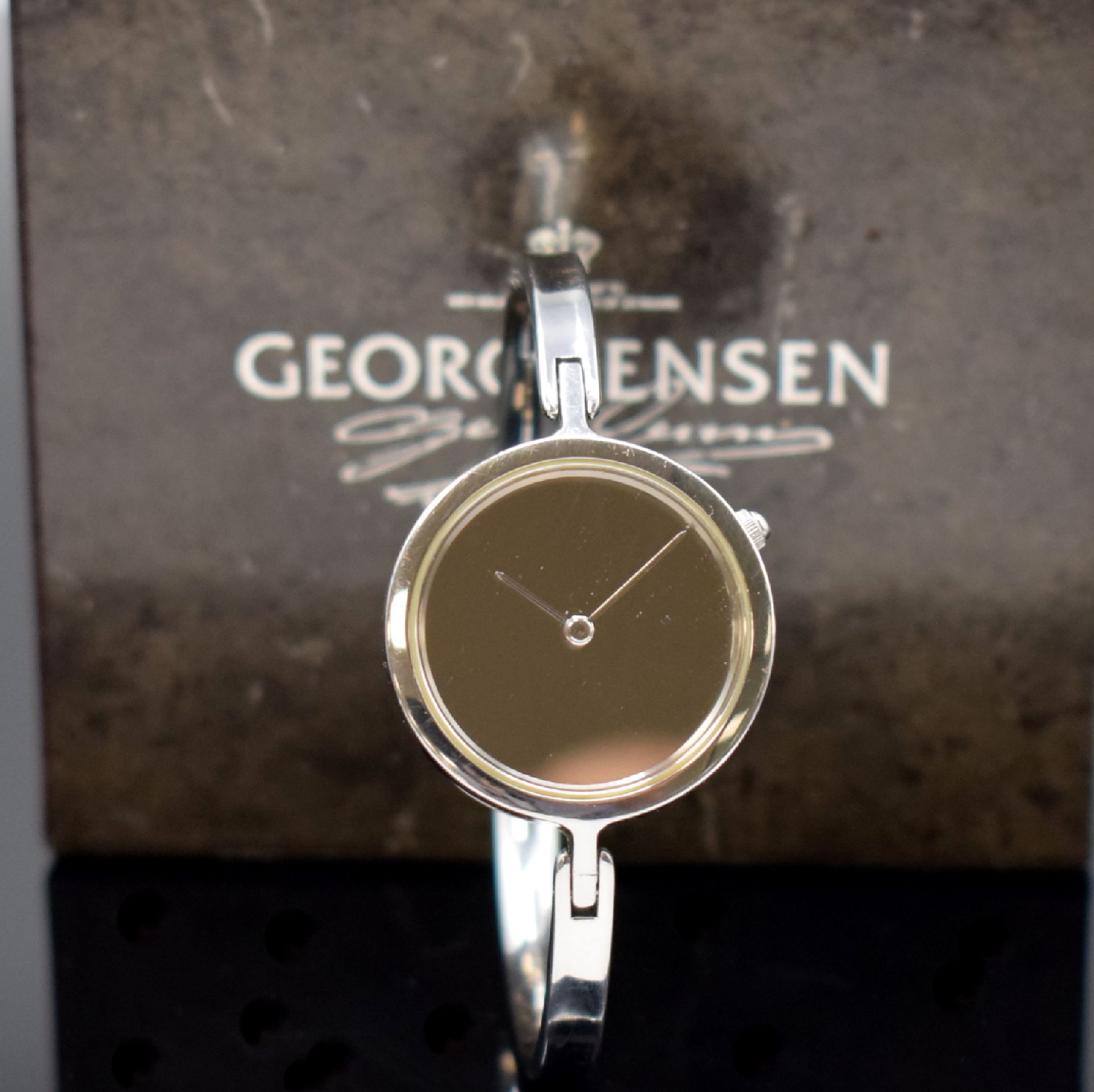 GEORG JENSEN Designerarmbanduhr in Stahl Referenz 337, Dänemark um 2000, quarz, Monocoque-Geh. 4-fach verschr., Spiegelzifferblatt m. silb. Zeiger, ...
