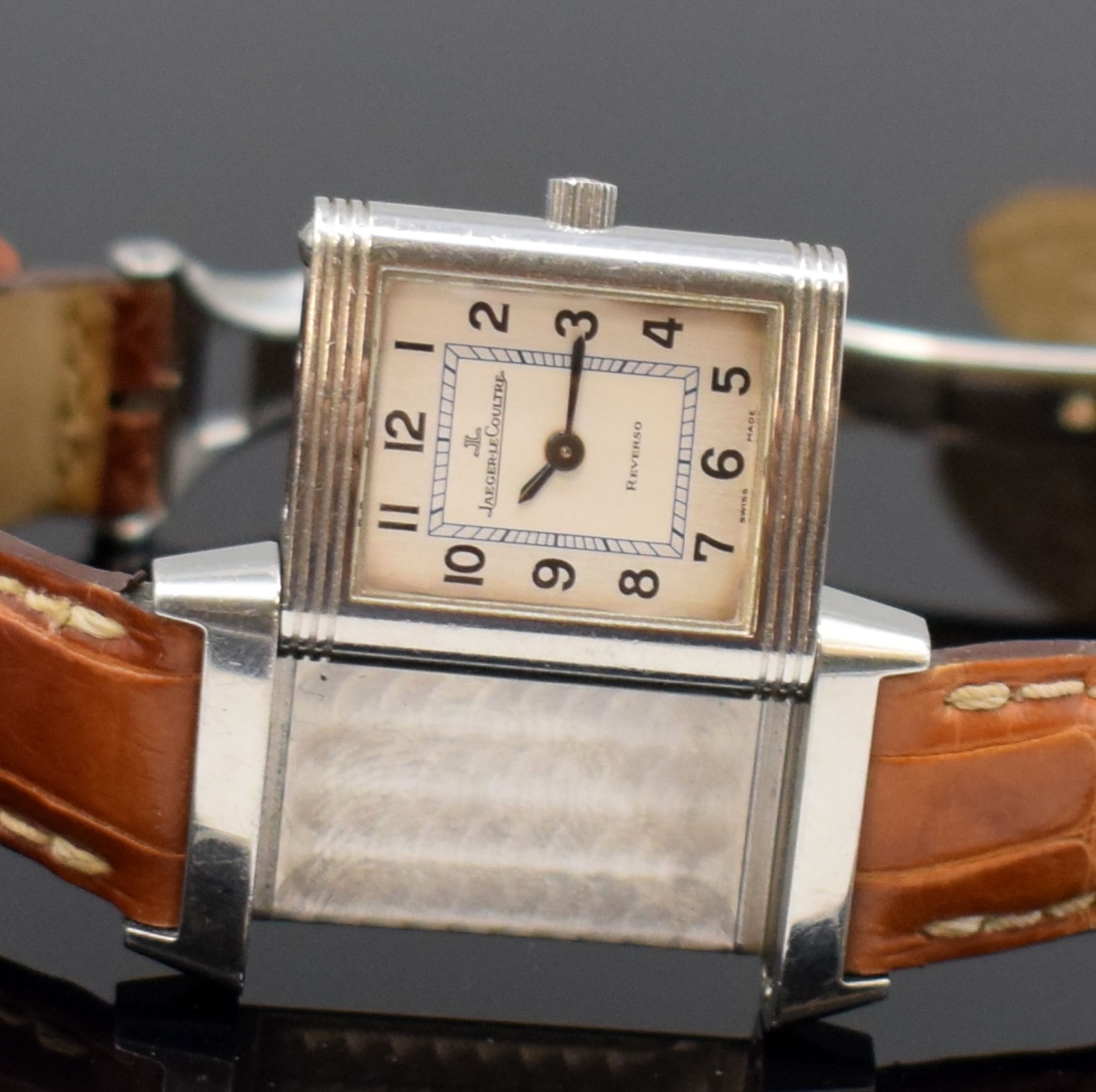 Detail d: Jaeger-LeCoultre Reverso Damenarmbanduhr Referenz Q2608410, Schweiz um 2005, Handaufzug, Edelstahl Wendegehäuse, silb. Zifferbl. m. arab. Zahlen ...