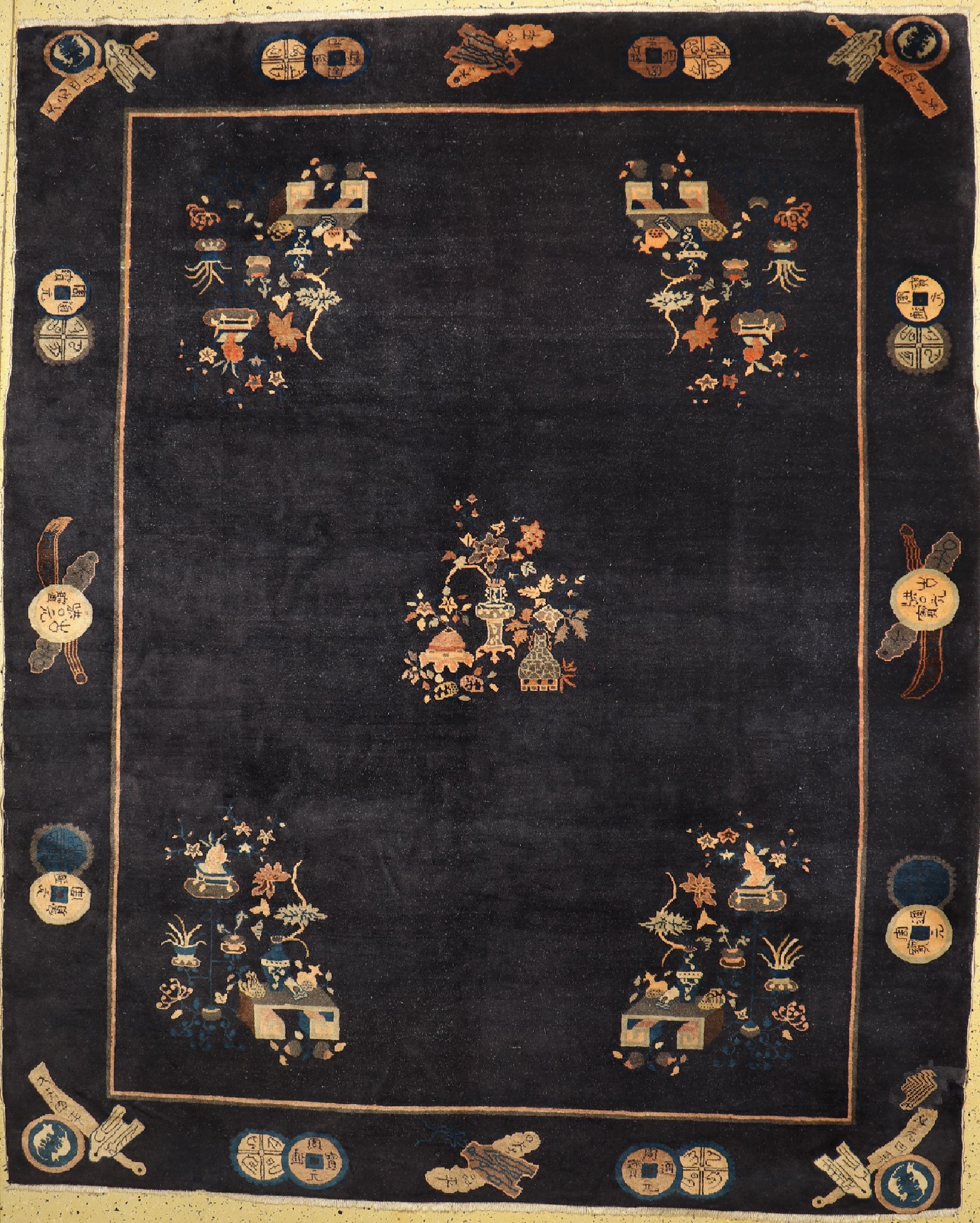 Antiker Peking, China, um 1900, Wolle auf Baumwolle, ca. 344 x 280 cm, EHZ: 2, (alte Restaurierungen).