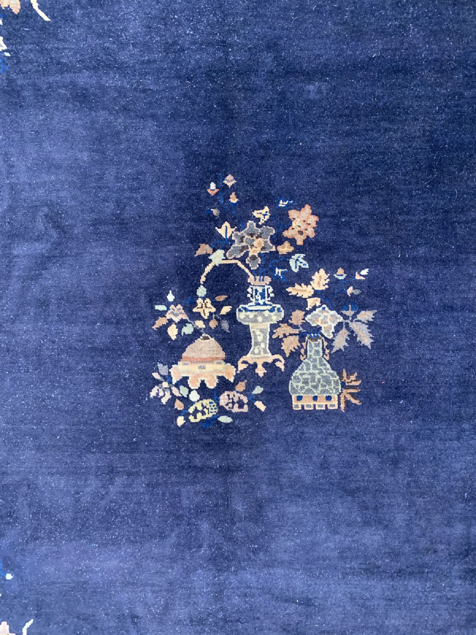 Detail b: Antiker Peking, China, um 1900, Wolle auf Baumwolle, ca. 344 x 280 cm, EHZ: 2, (alte Restaurierungen).