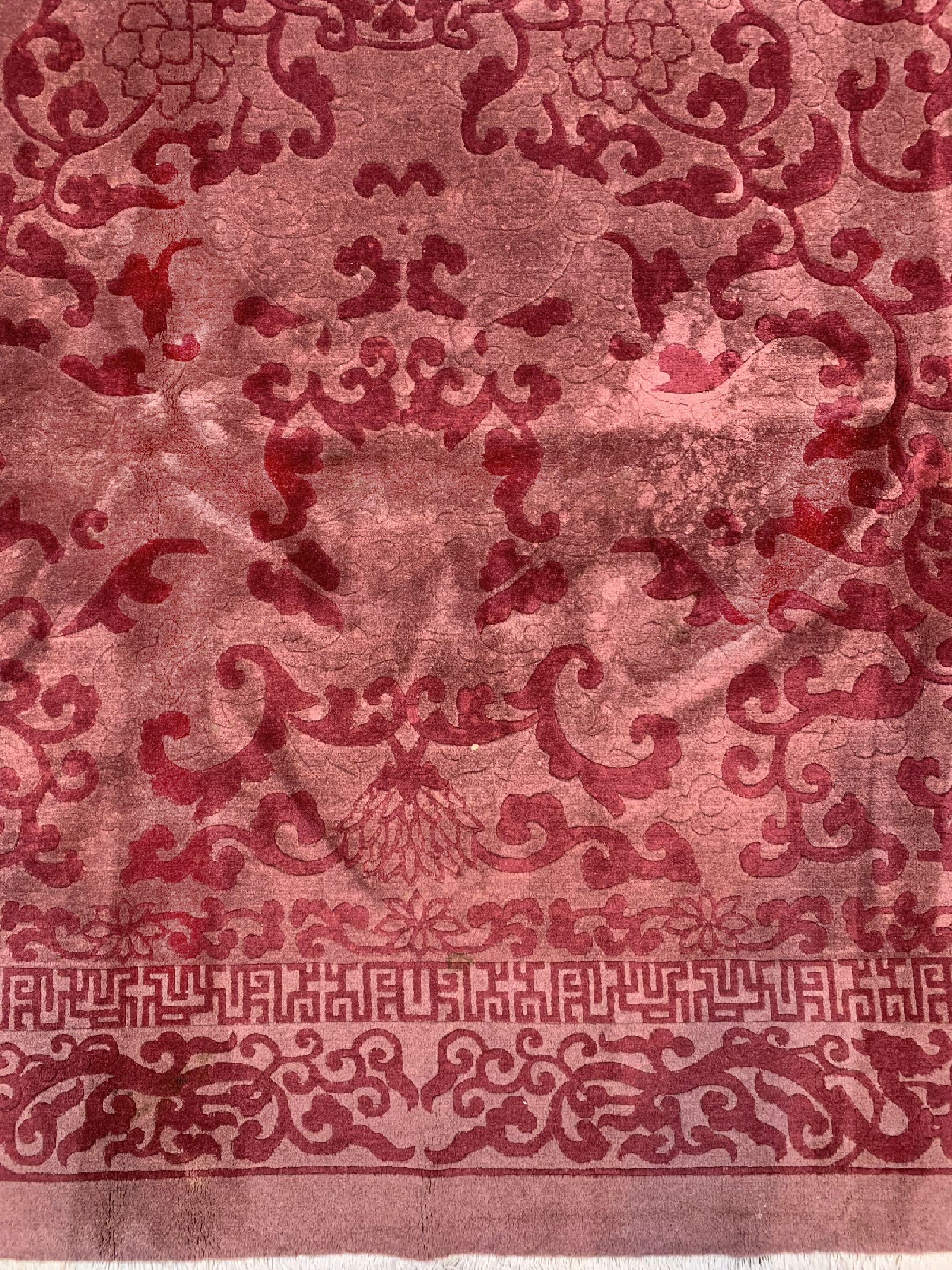 Detail b: Aubusson Teppich, China, um 1960, Wolle aufBaumwolle, ca. 300 x 250 cm, EHZ: 2, (stark verschmutzt)