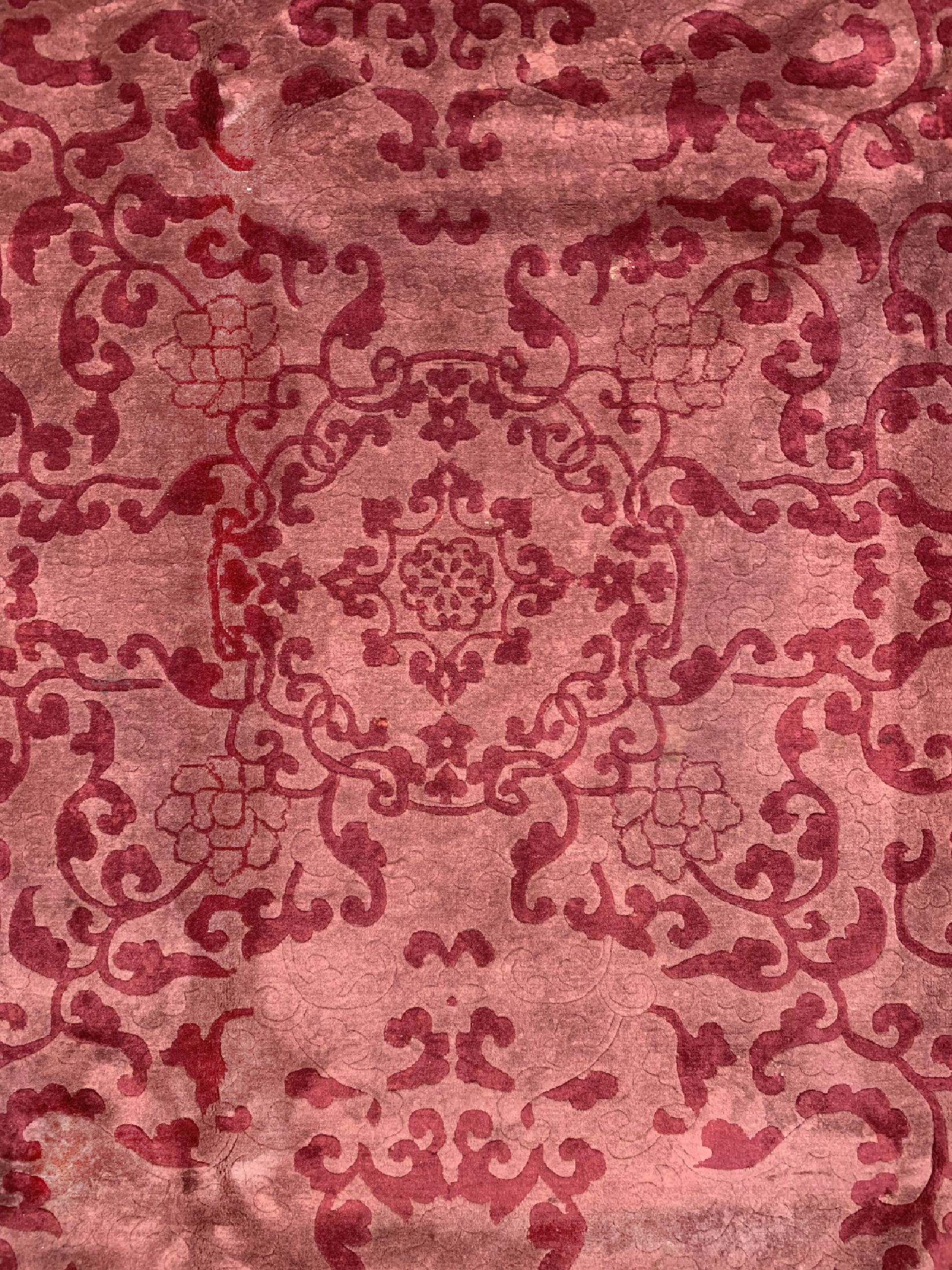Detail c: Aubusson Teppich, China, um 1960, Wolle aufBaumwolle, ca. 300 x 250 cm, EHZ: 2, (stark verschmutzt)