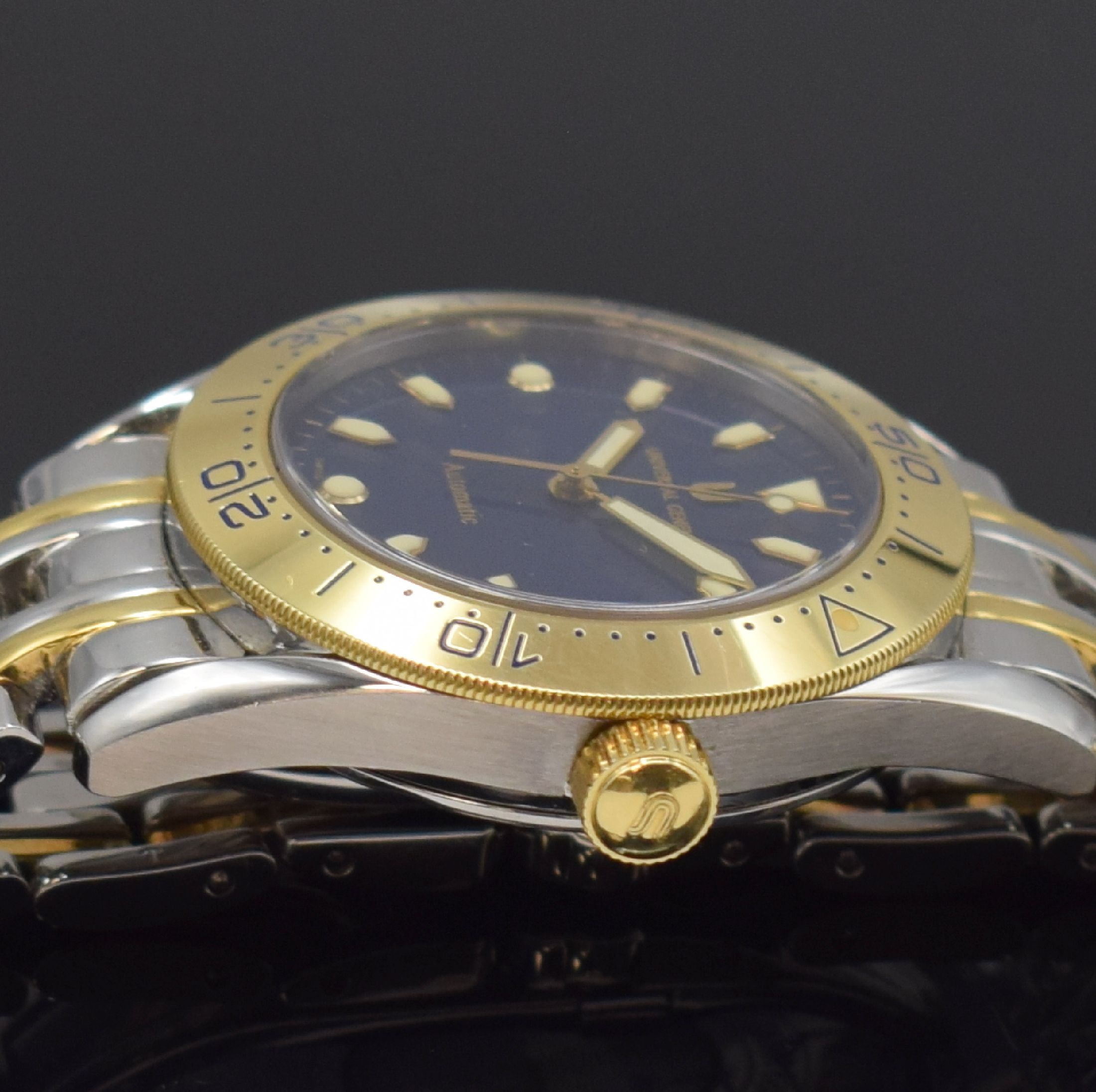 Detail c: UNIVERSAL GENEVE Herrenarmbanduhr in Stahl/ Gold Referenz 271.175, Schweiz lt. orig. Papier verk. 07/2000, Automatik, beids. vergl. Geh., Boden ...