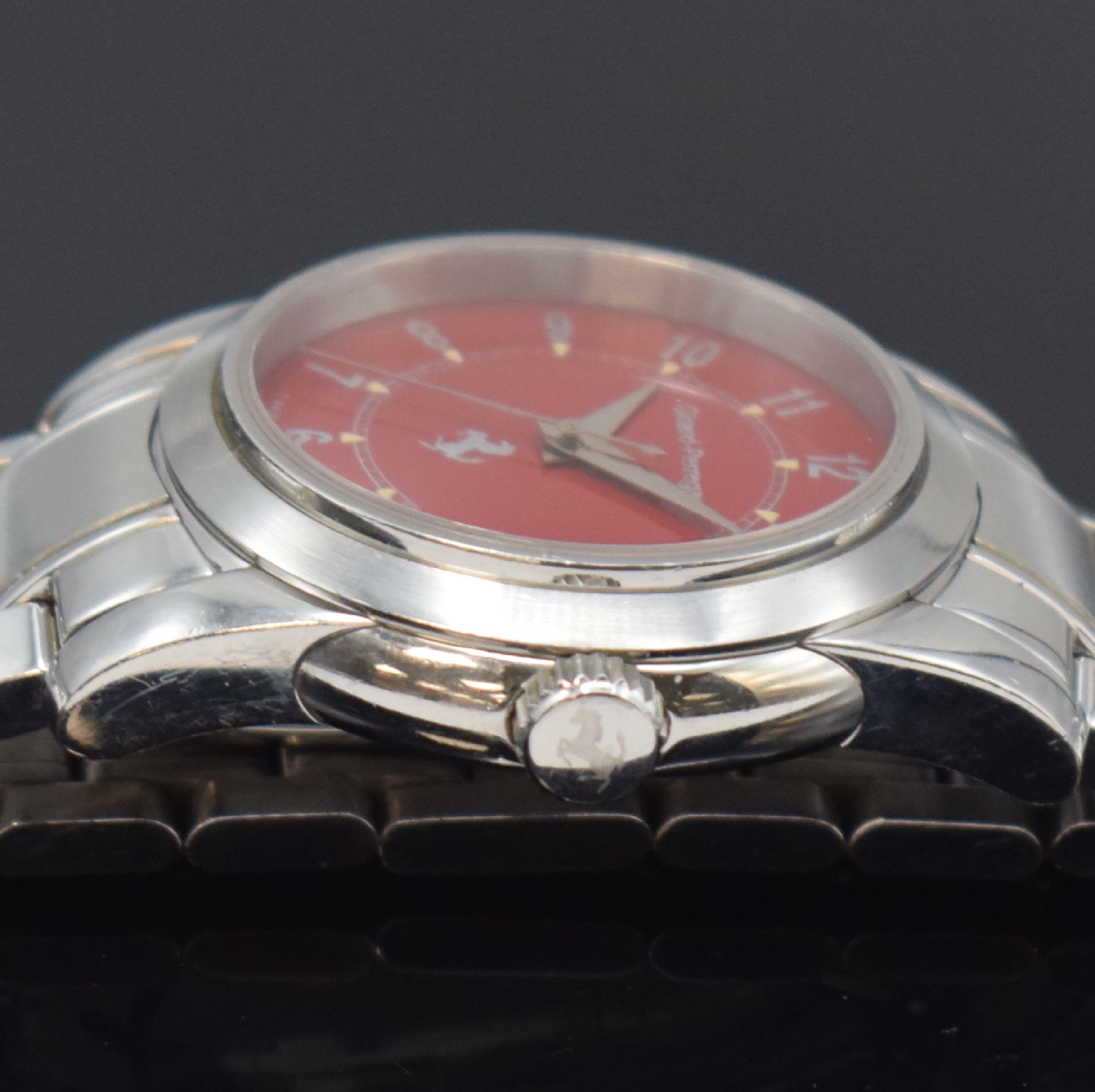 Detail d: GIRARD PERREGAUX für FERRARI Armbanduhr in Stahl/Stahlband Referenz 8025, Schweiz um 2000, Automatik, 6-fach verschr. Geh., rotes Zifferbl. m. ...