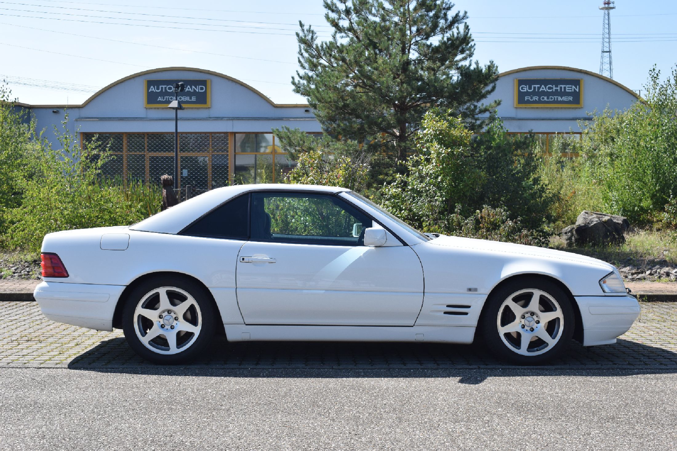 Detail a: Mercedes SL 320, Fahrgestellnummer: WDB1290631F157051, EZ 09/1997, Laufleistung ca. 79.000 km abgelesen, Japan Re-Import - Vollabnahme für die ...