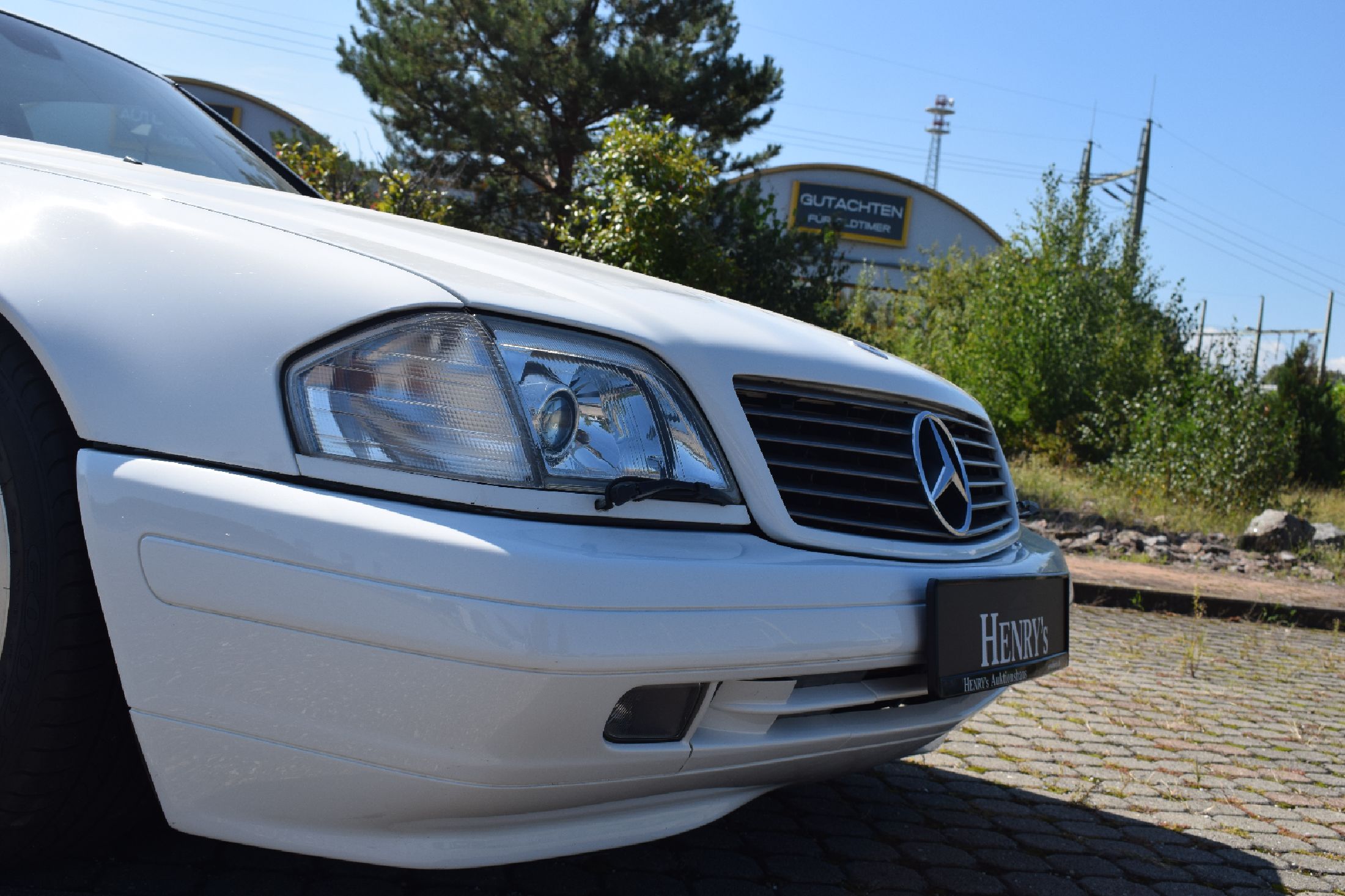 Detail c: Mercedes SL 320, Fahrgestellnummer: WDB1290631F157051, EZ 09/1997, Laufleistung ca. 79.000 km abgelesen, Japan Re-Import - Vollabnahme für die ...