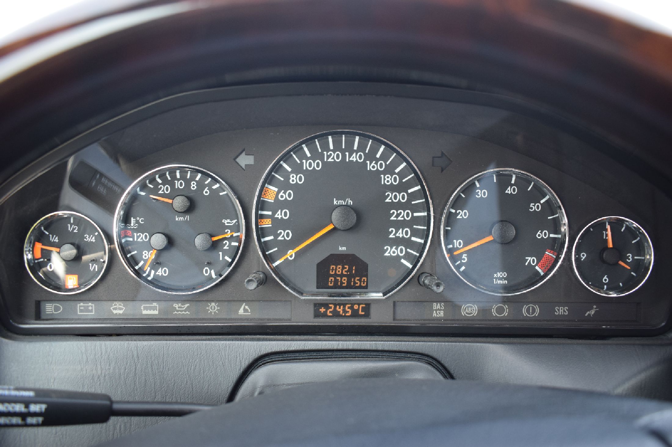 Detail f: Mercedes SL 320, Fahrgestellnummer: WDB1290631F157051, EZ 09/1997, Laufleistung ca. 79.000 km abgelesen, Japan Re-Import - Vollabnahme für die ...