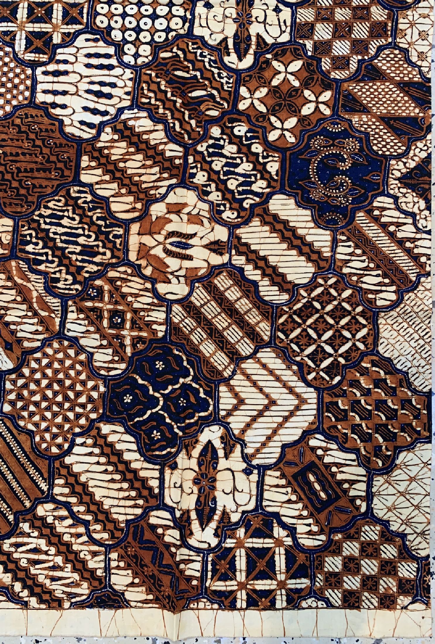 Detail a: Batik, Yogyakarta, um 1950, Baumwolle, seltener Yogyaan Sekar Jagad Entwurf. EHZ: 1-2, ca. 252 x 105 cm.