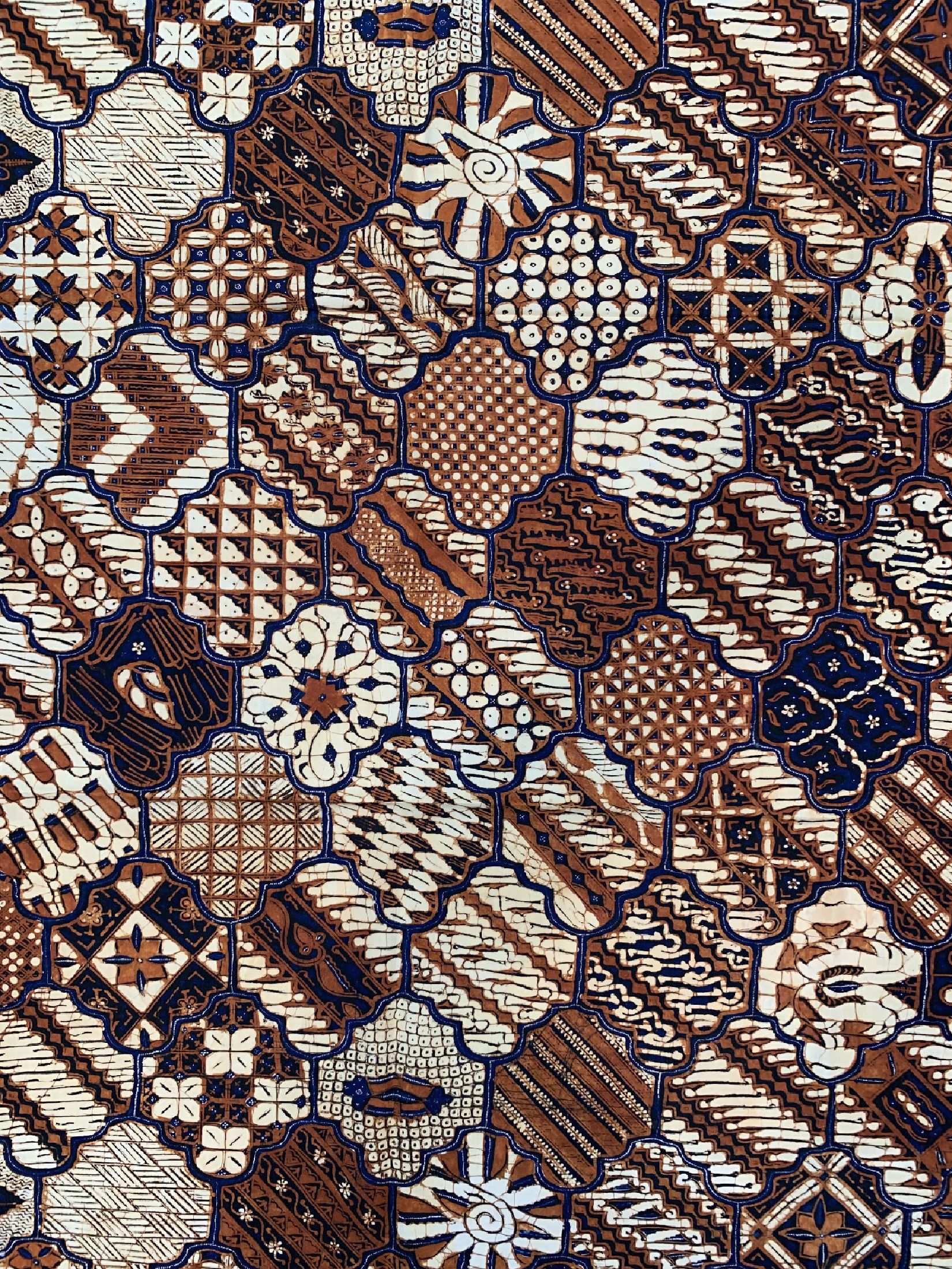 Detail b: Batik, Yogyakarta, um 1950, Baumwolle, seltener Yogyaan Sekar Jagad Entwurf. EHZ: 1-2, ca. 252 x 105 cm.