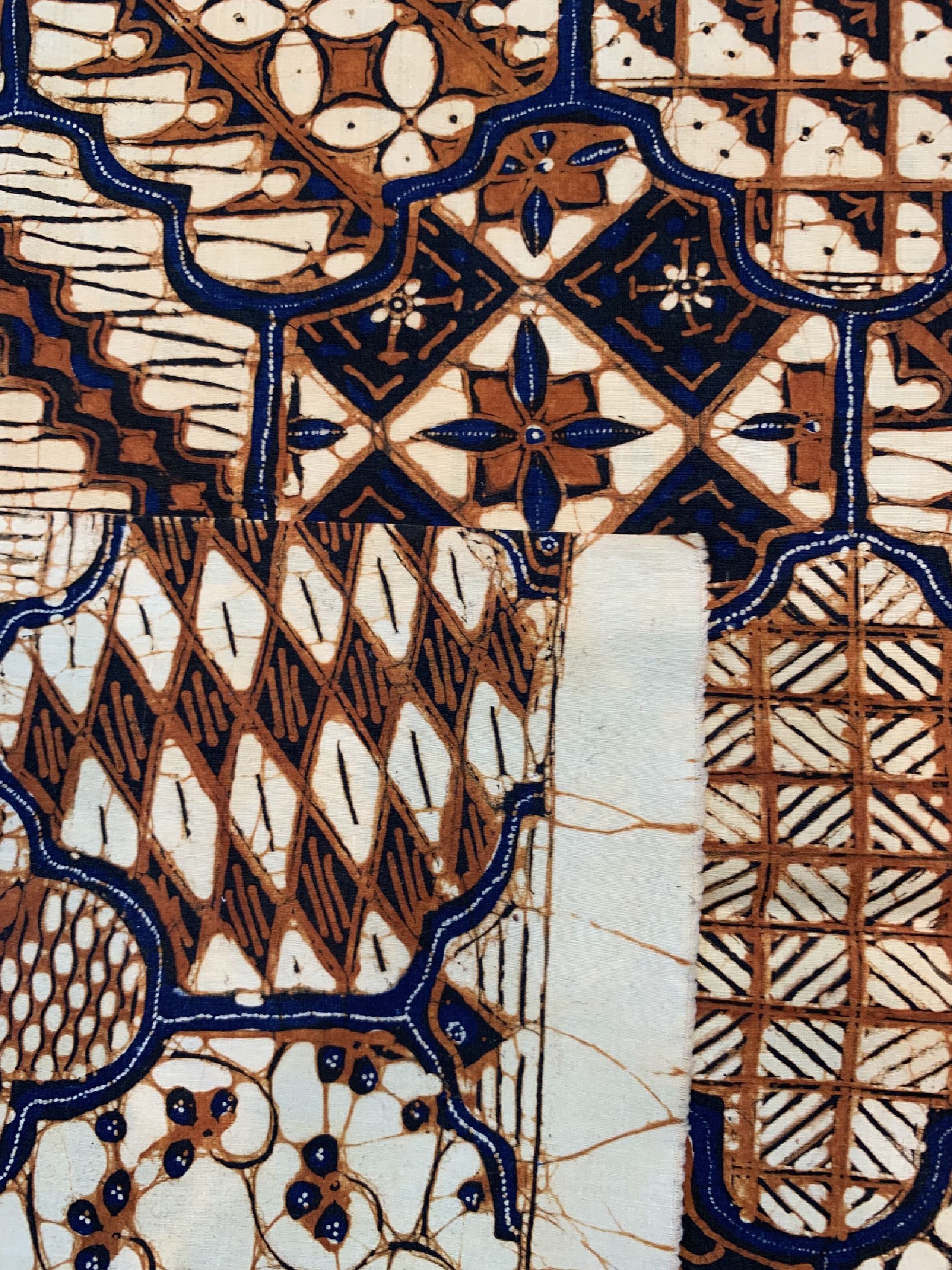 Detail c: Batik, Yogyakarta, um 1950, Baumwolle, seltener Yogyaan Sekar Jagad Entwurf. EHZ: 1-2, ca. 252 x 105 cm.