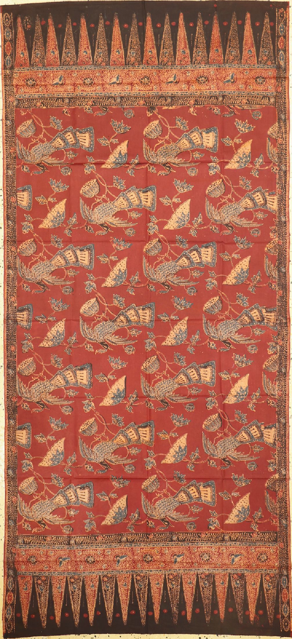 Cirebon Batik, Sumatra, um 1960, Baumwolle mit Vögeln und Blumen. EHZ: 1-2, ca. 226 x 103 cm.