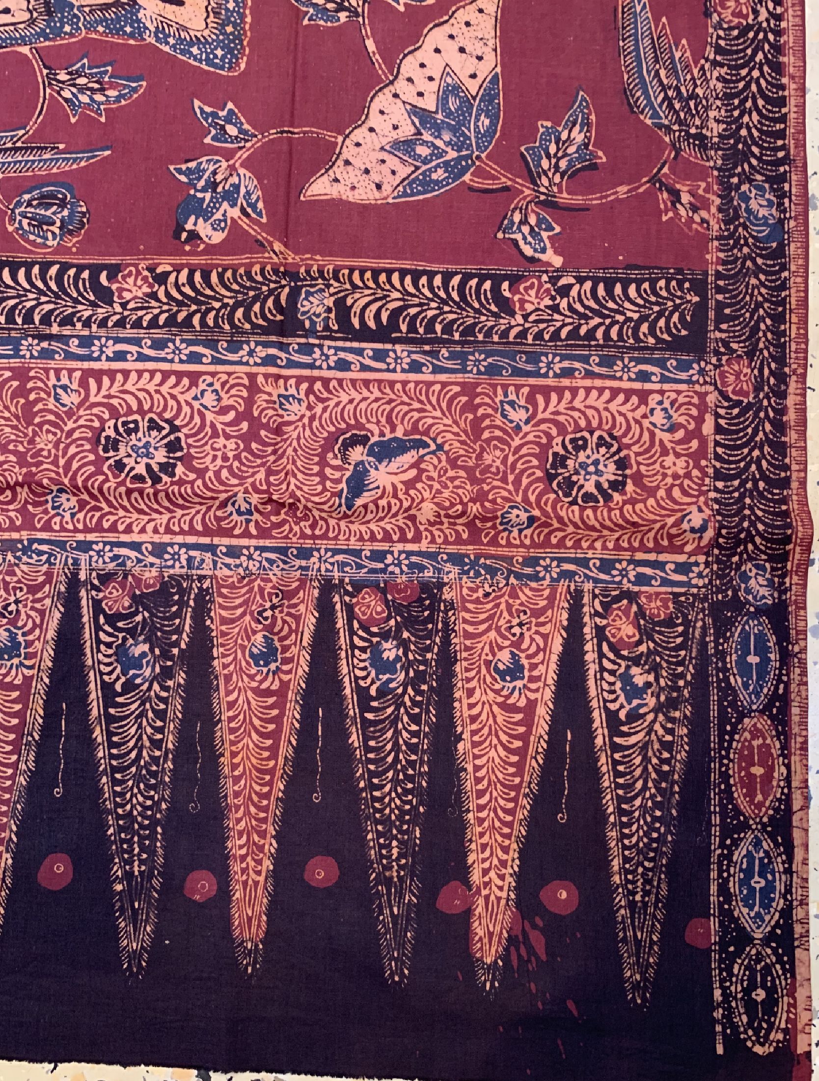 Detail a: Cirebon Batik, Sumatra, um 1960, Baumwolle mit Vögeln und Blumen. EHZ: 1-2, ca. 226 x 103 cm.