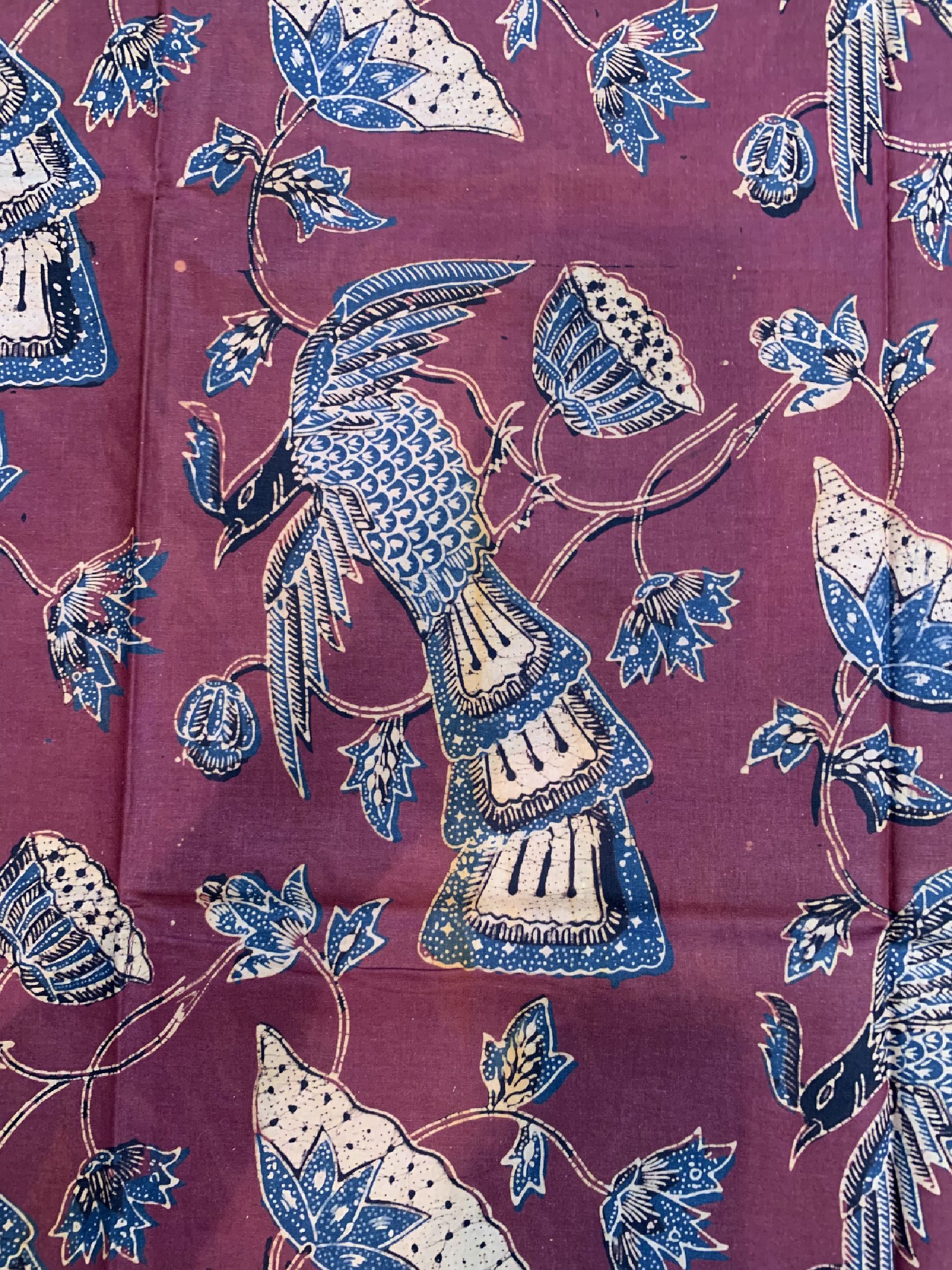 Detail b: Cirebon Batik, Sumatra, um 1960, Baumwolle mit Vögeln und Blumen. EHZ: 1-2, ca. 226 x 103 cm.