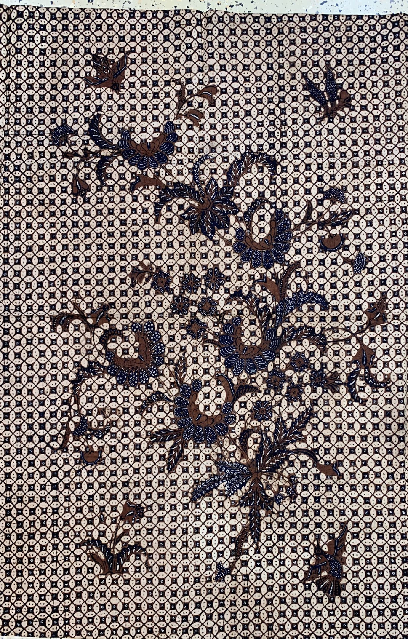 Detail a: Yogya Kain Panjang Batik, Tulis, Java, um 1950, Baumwolle, EHZ: 1-2, leicht verblasst, ca. 274 x 107 cm.