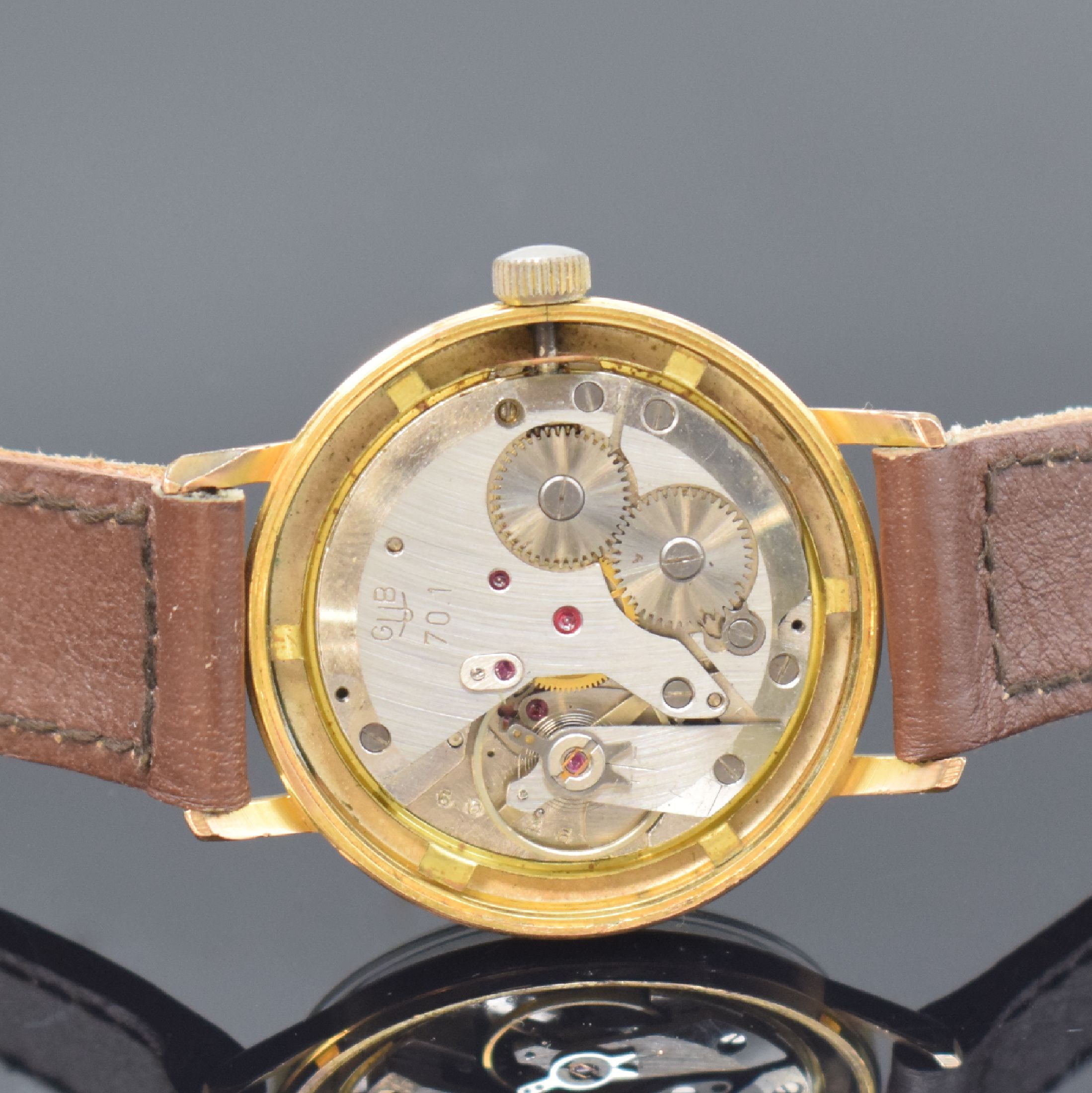 Detail d: GUB GLASHÜTTE 2 Armbanduhren, DDR um 1965 / 1970, Handaufzug / Automatik, 1.) verchromtes Geh. m. aufgedr. Stahlboden, blaues Zifferbl., silb. ...