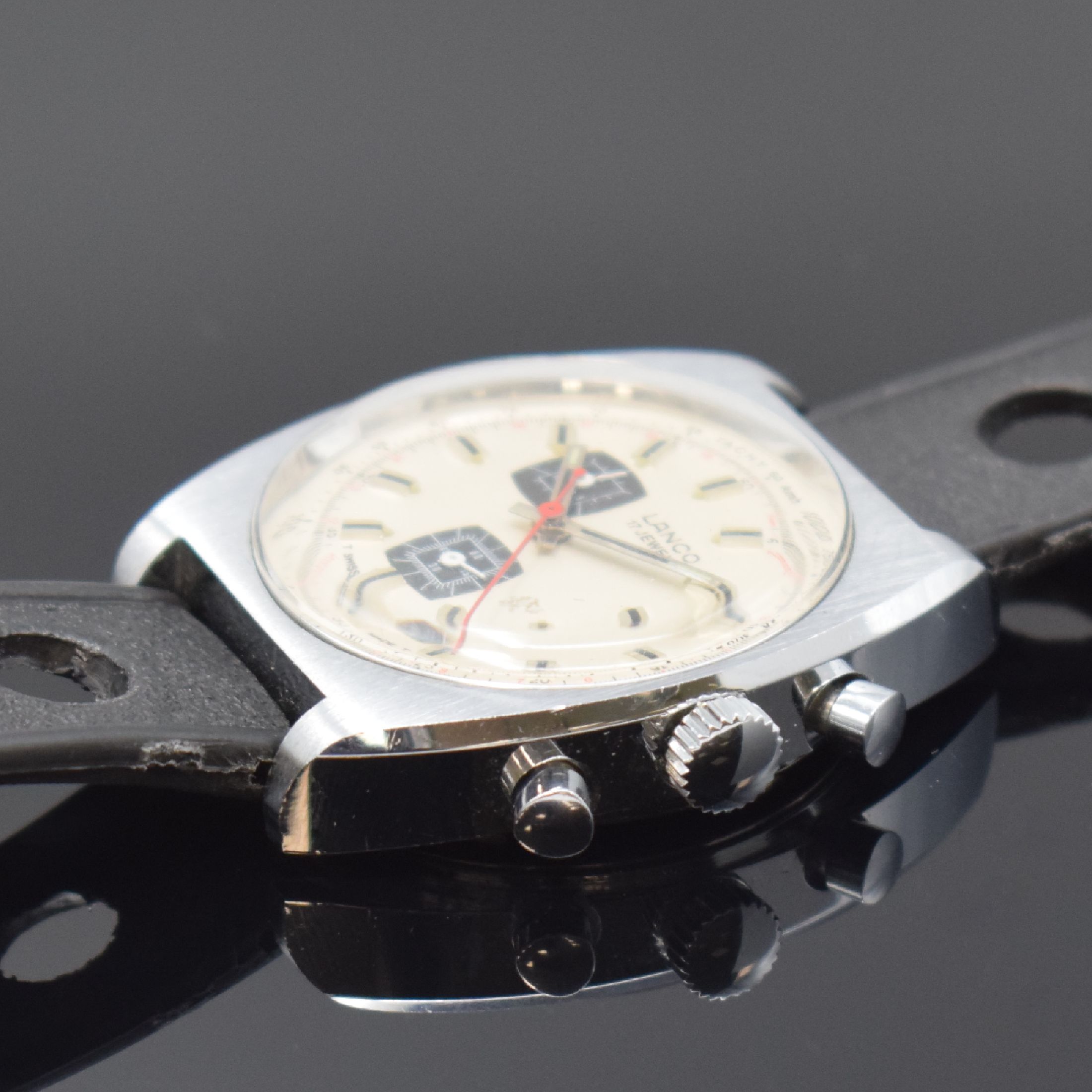 Detail b: LANCO Armbandchronograph, Schweiz um 1970, Handaufzug, verchromtes Geh. m. verschr. Stahlboden, silb. Zifferbl., schwarze Hilfsblätter, ...