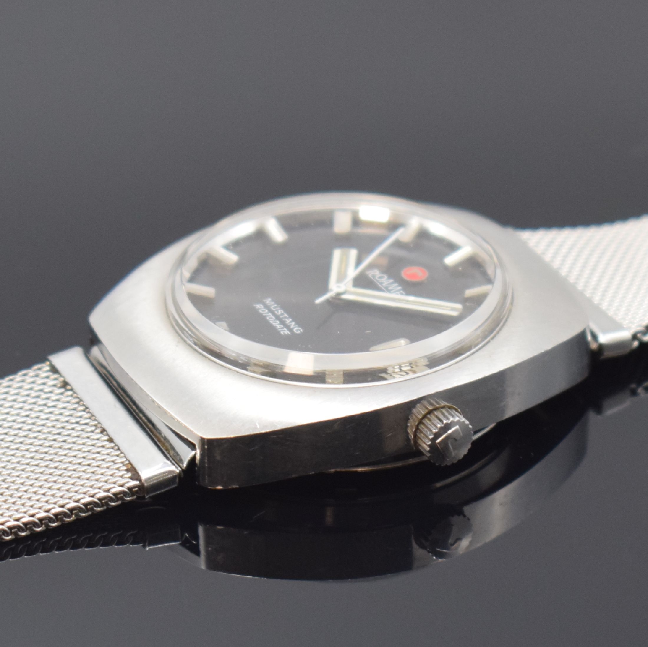 Detail b: ROAMER Mustang Rotodate Armbanduhr in Stahl, Schweiz um 1970, Automatik, verschr. Geh., orig. Krone, graues Zifferbl., silb. Indizes u. Zeiger, Datum ...