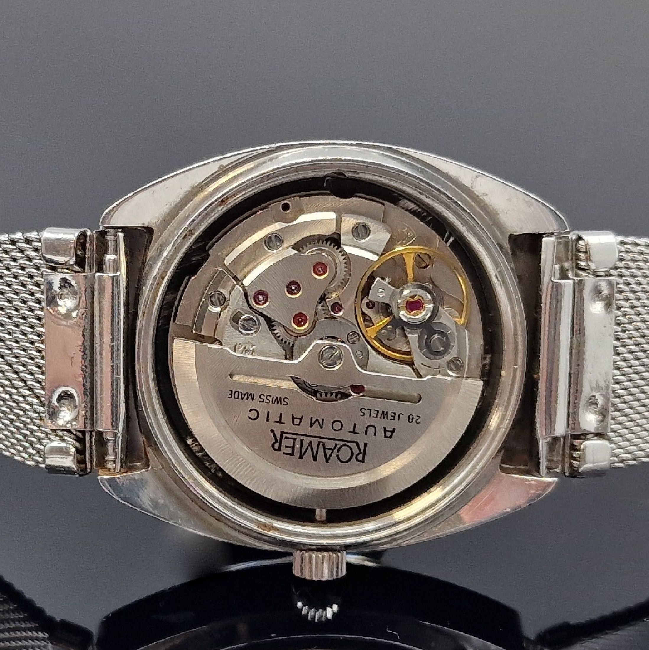 Detail f: ROAMER Mustang Rotodate Armbanduhr in Stahl, Schweiz um 1970, Automatik, verschr. Geh., orig. Krone, graues Zifferbl., silb. Indizes u. Zeiger, Datum ...