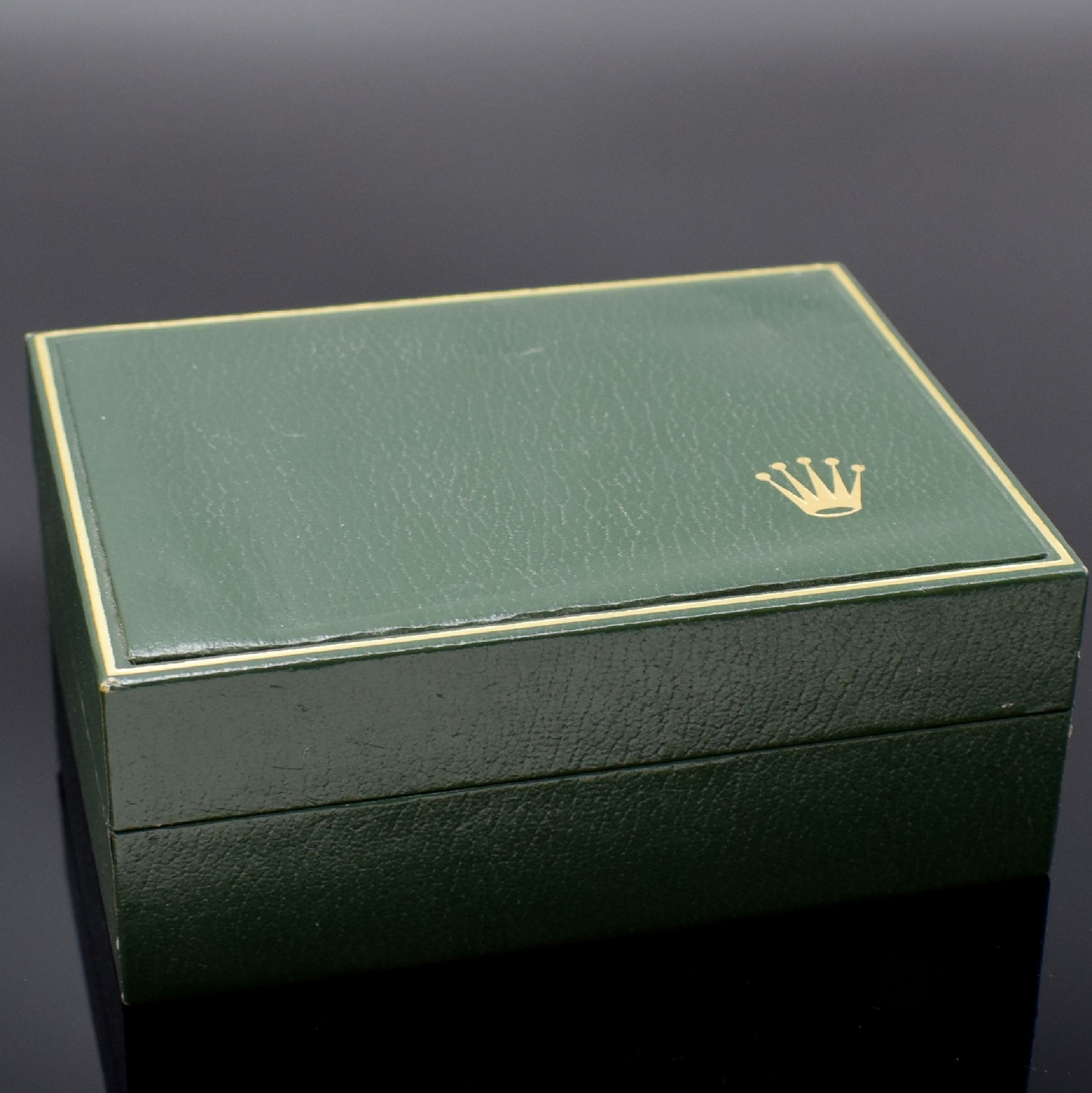 Detail b: ROLEX Set bestehend aus Box, 3 Beschreibungen, Kugelschreiber und Ledermäppchen, Schweiz, 1) Box Ref. 10.00.01 (inlay neutral ers.), 2) ...