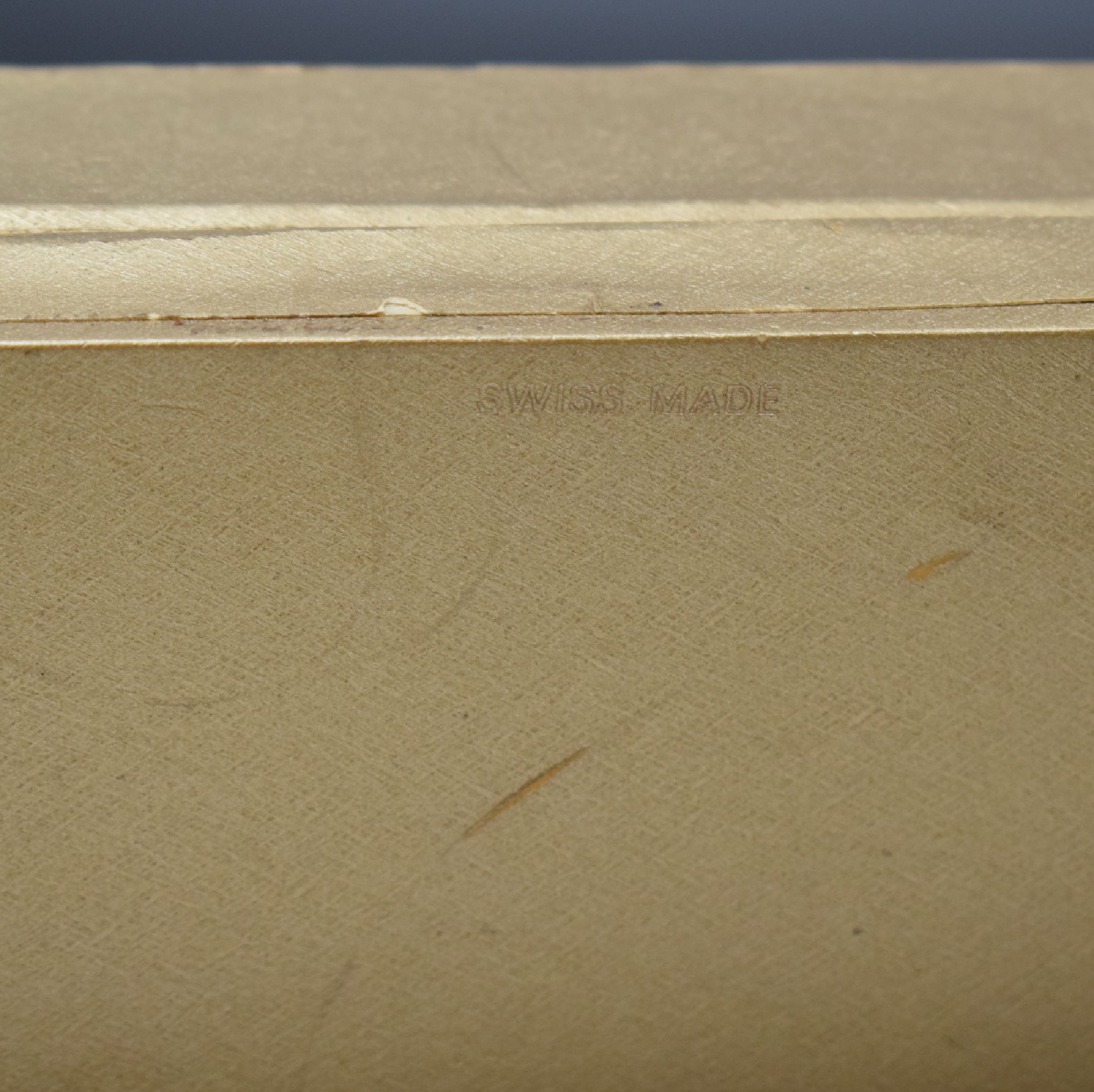 Detail c: IWC seltene goldene Box für Armbanduhr, Schweiz um 1965, passend z. B. für Ingenieur u. andere Modelle, M. ca. 5,5 x 12,4 x 9,5 cm, mit Spange, ...