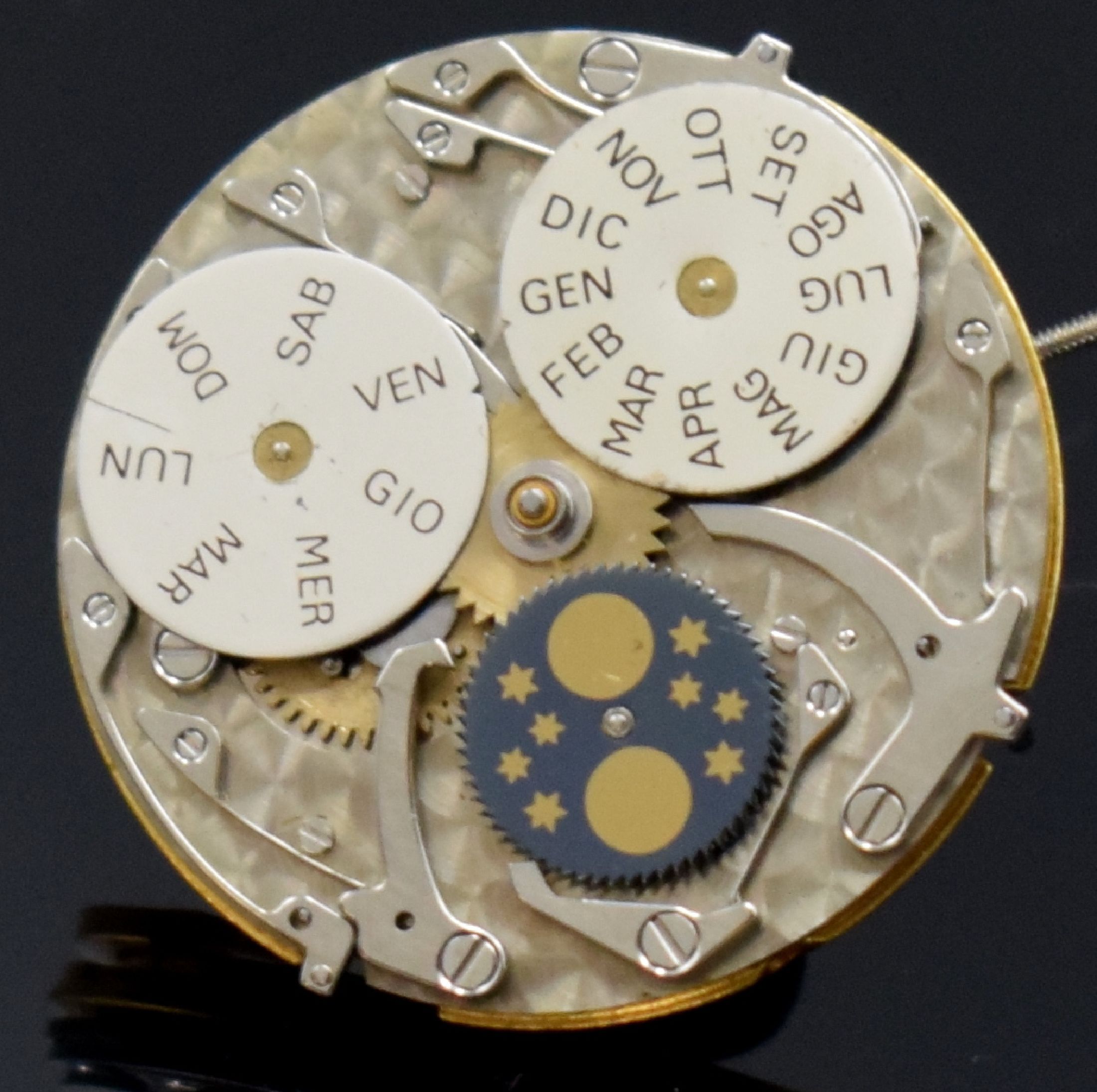 Detail a: OMEGA Werk Kaliber 715 mit Kalender, Schweiz um 1974, Automatik, verg., Streifenschliff, 24 St., 2 Adj., Feinreg., mit A-Welle, gehf., Nutzsp., ...