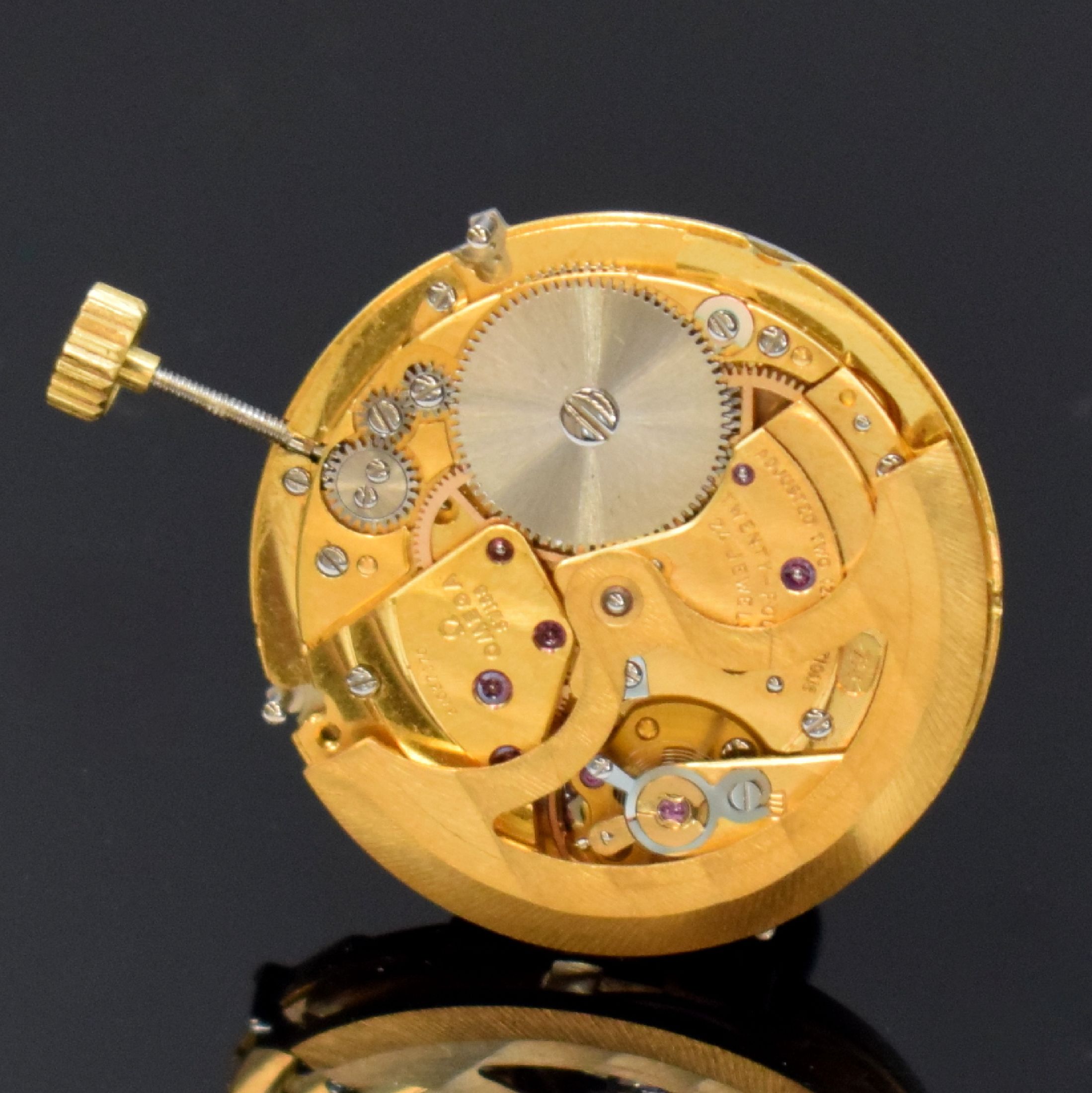 Detail e: OMEGA Werk Kaliber 715 mit Kalender, Schweiz um 1974, Automatik, verg., Streifenschliff, 24 St., 2 Adj., Feinreg., mit A-Welle, gehf., Nutzsp., ...