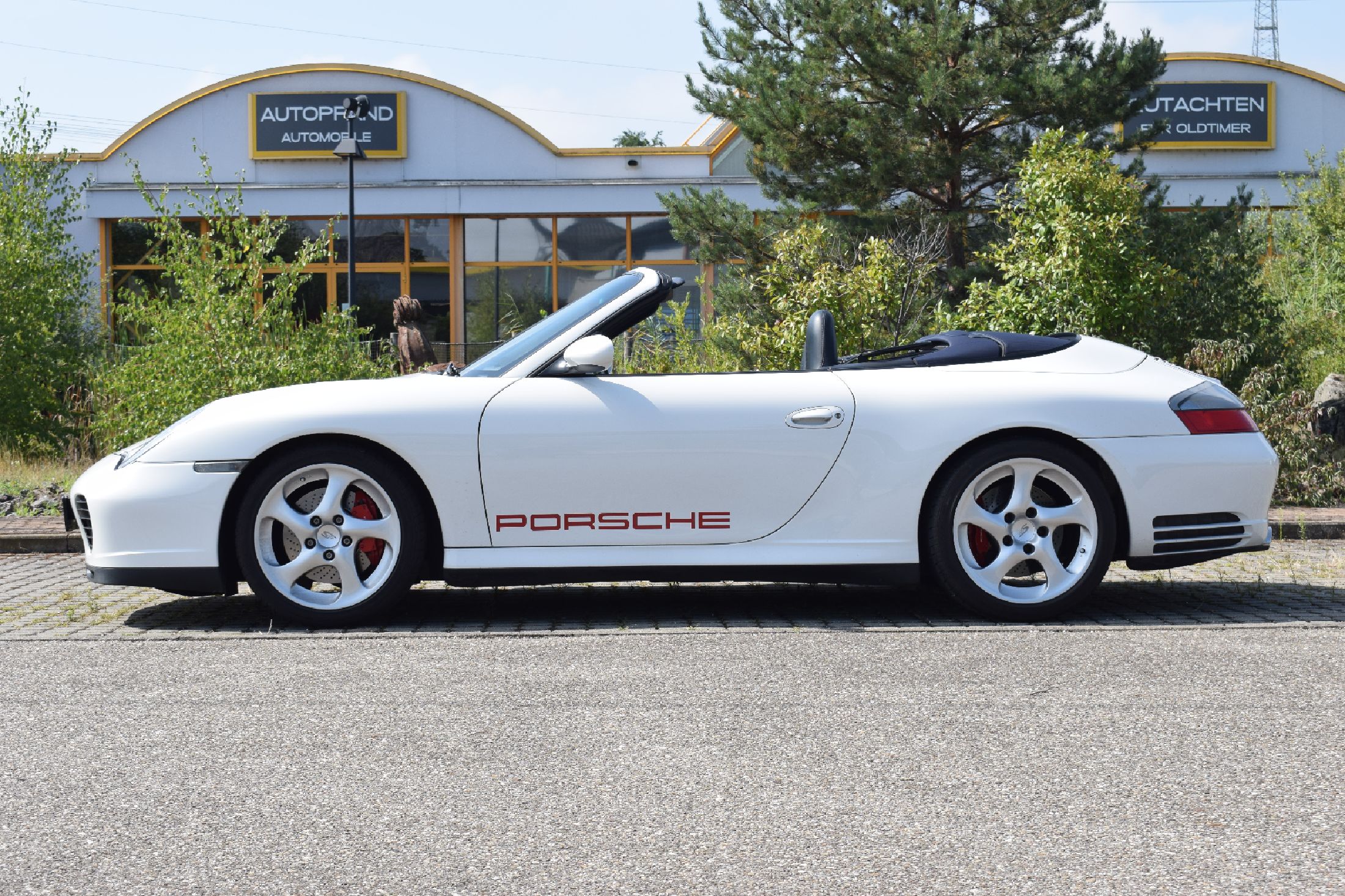 Detail b: Porsche 996 911 4S Cabriolet, Fahrgestellnummer: WPOZZZ99Z4S642312, EZ 03/2004, 2. Hand - Fahrzeug wurde im August 2005 vom aktuellen Halter erworben ...