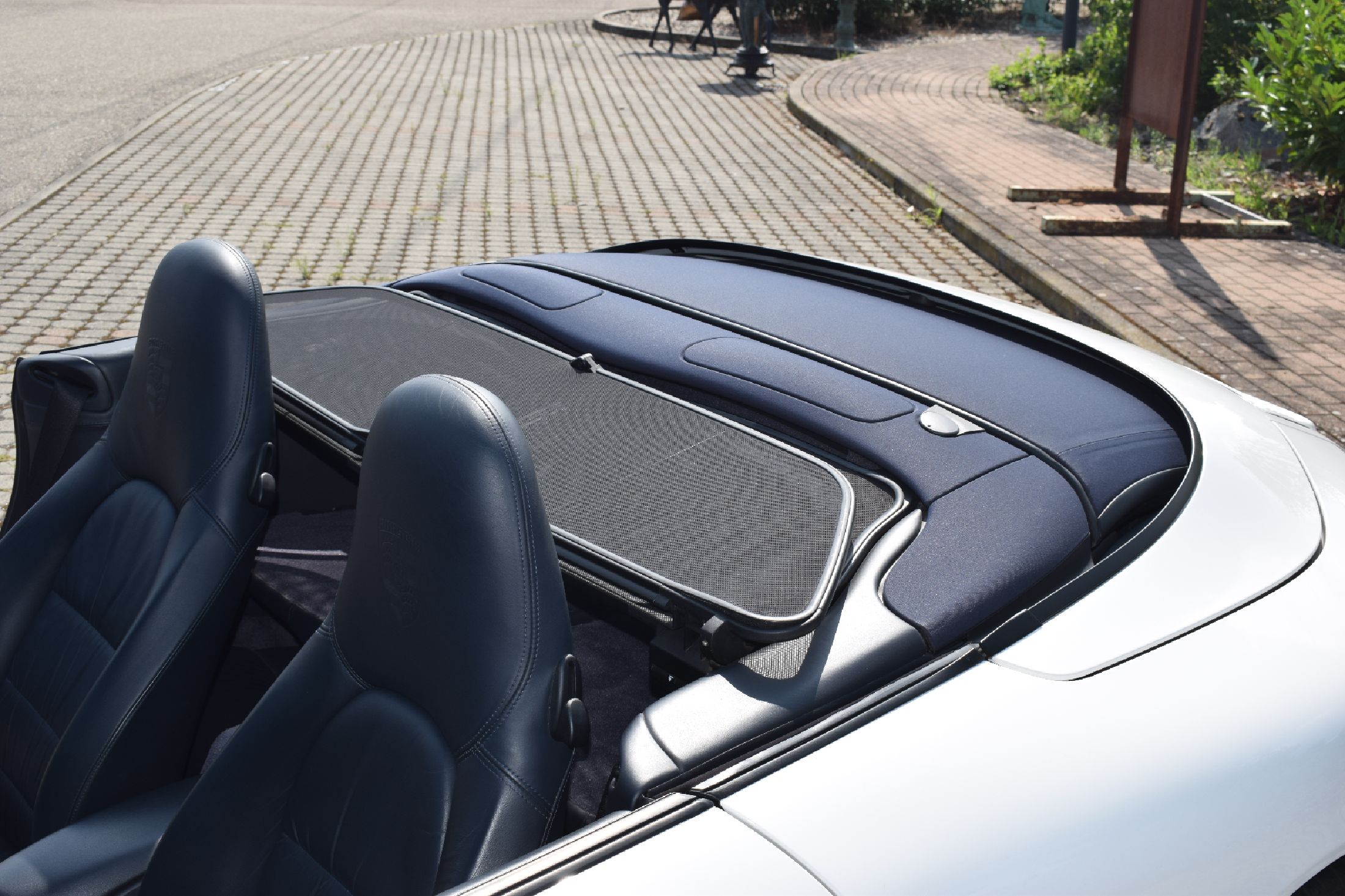 Detail l: Porsche 996 911 4S Cabriolet, Fahrgestellnummer: WPOZZZ99Z4S642312, EZ 03/2004, 2. Hand - Fahrzeug wurde im August 2005 vom aktuellen Halter erworben ...