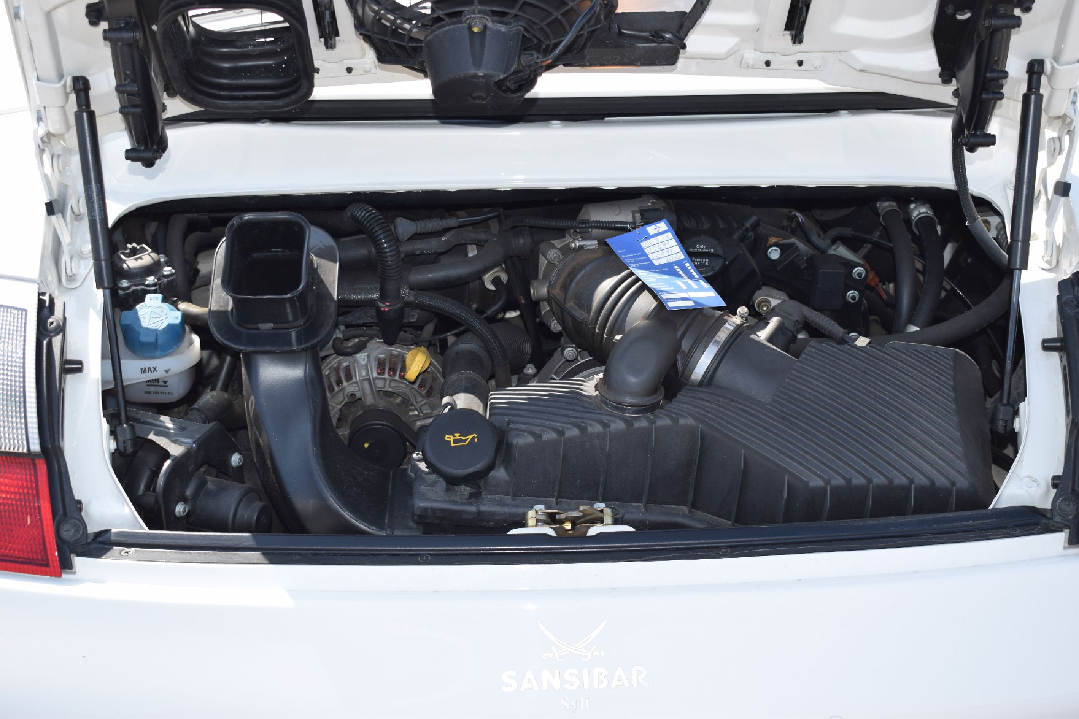 Detail n: Porsche 996 911 4S Cabriolet, Fahrgestellnummer: WPOZZZ99Z4S642312, EZ 03/2004, 2. Hand - Fahrzeug wurde im August 2005 vom aktuellen Halter erworben ...