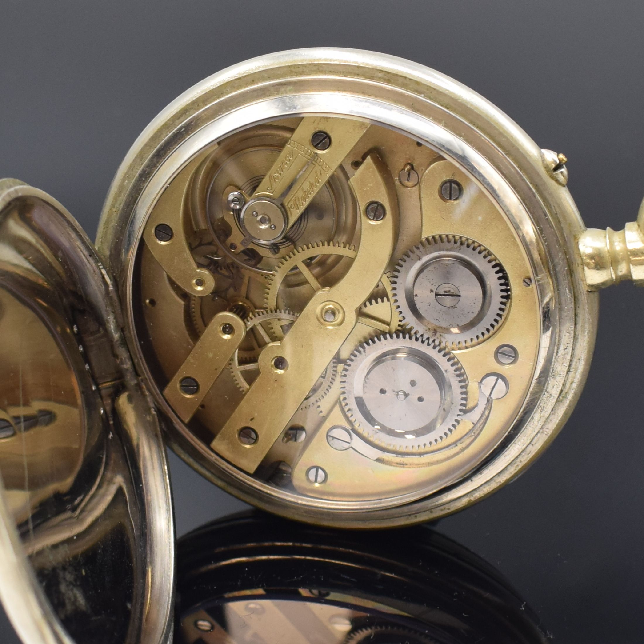 Detail c: Große Taschenuhr in Nickel mit Vollkalender, Schweiz um 1900, offenes Gehäuse, Metallzifferbl. m. Vollkalenderanzeige altersbed. pat. bzw. fl., ...