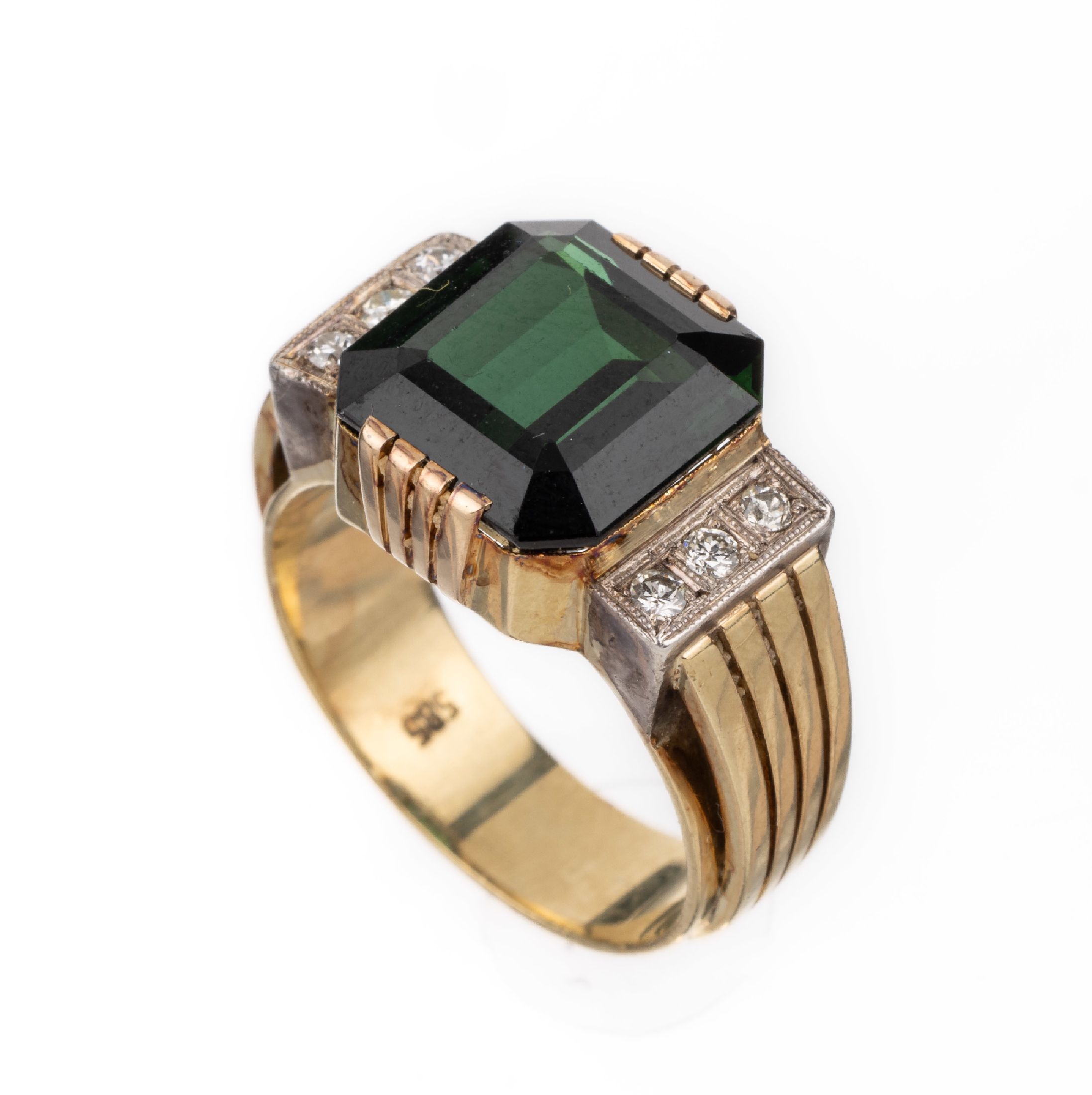 14 kt Gold Turmalin-Brillant-Ring, GG/WG 585/000, mittig Verdelith im Treppenschliff ca. 6.0 ct, 6 in WG gefasste Brillanten zus. ca. 0.12 ct ...