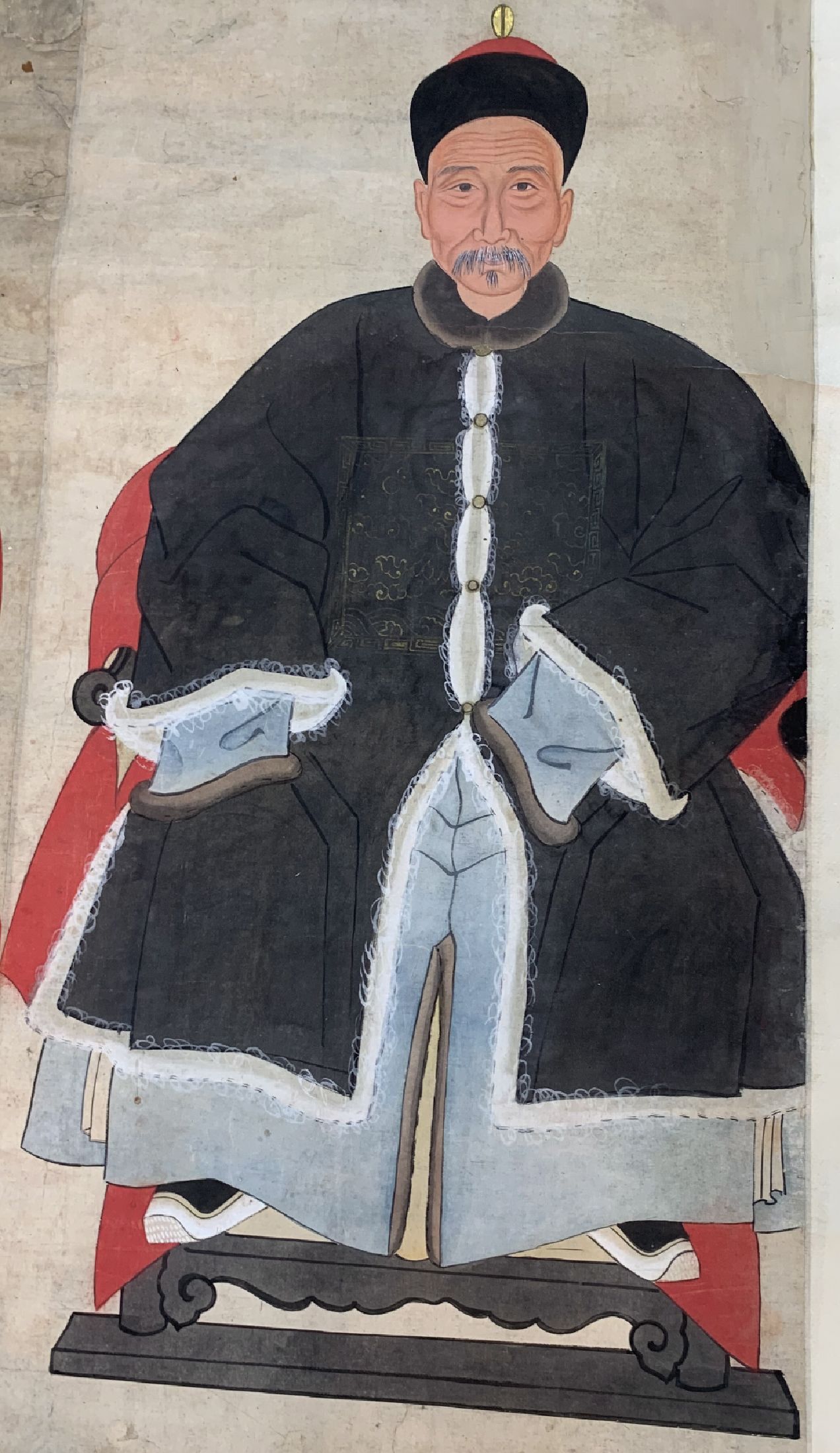 Detail a: Antiker Ahnenbild, China, 19.Jhd, Papiermalerei, ca. 155 x 107 cm, EHZ: 2(auf Passepartout).
