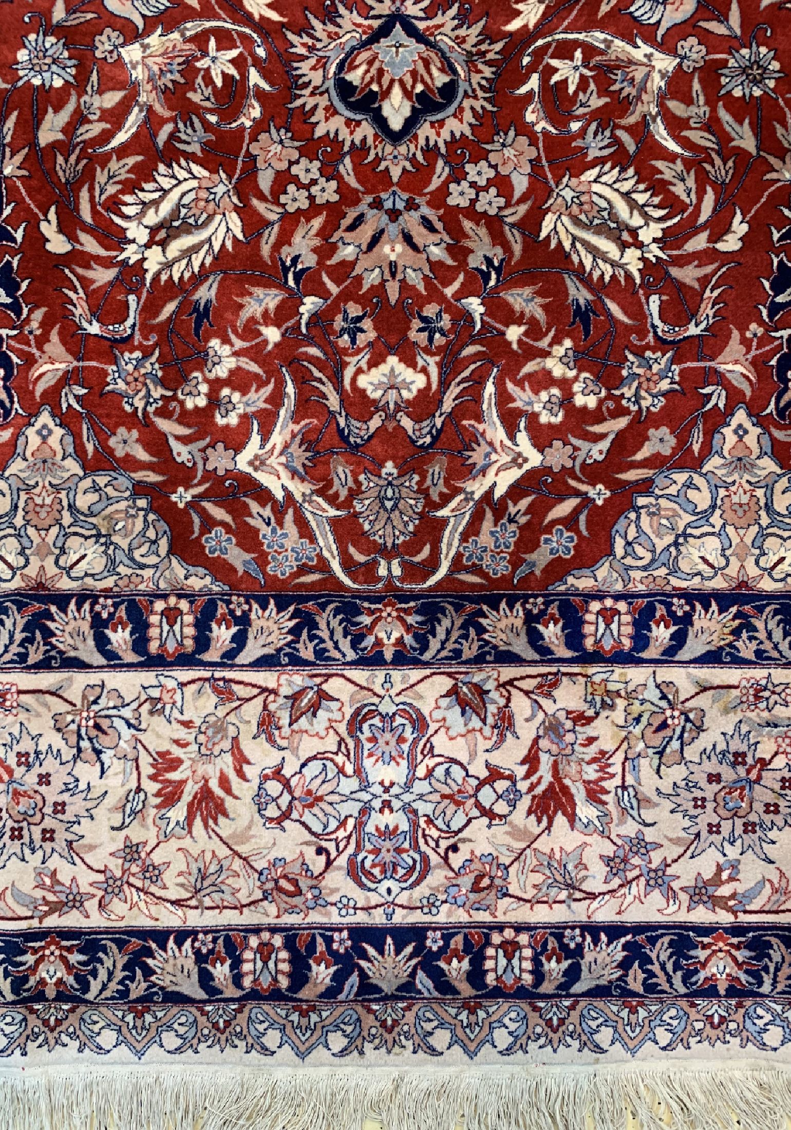 Detail b: Esfahan fein, China, ca. 50 Jahre, Korkwolle auf Baumwolle, ca. 356 x 256 cm, EHZ: 2(fleckig)