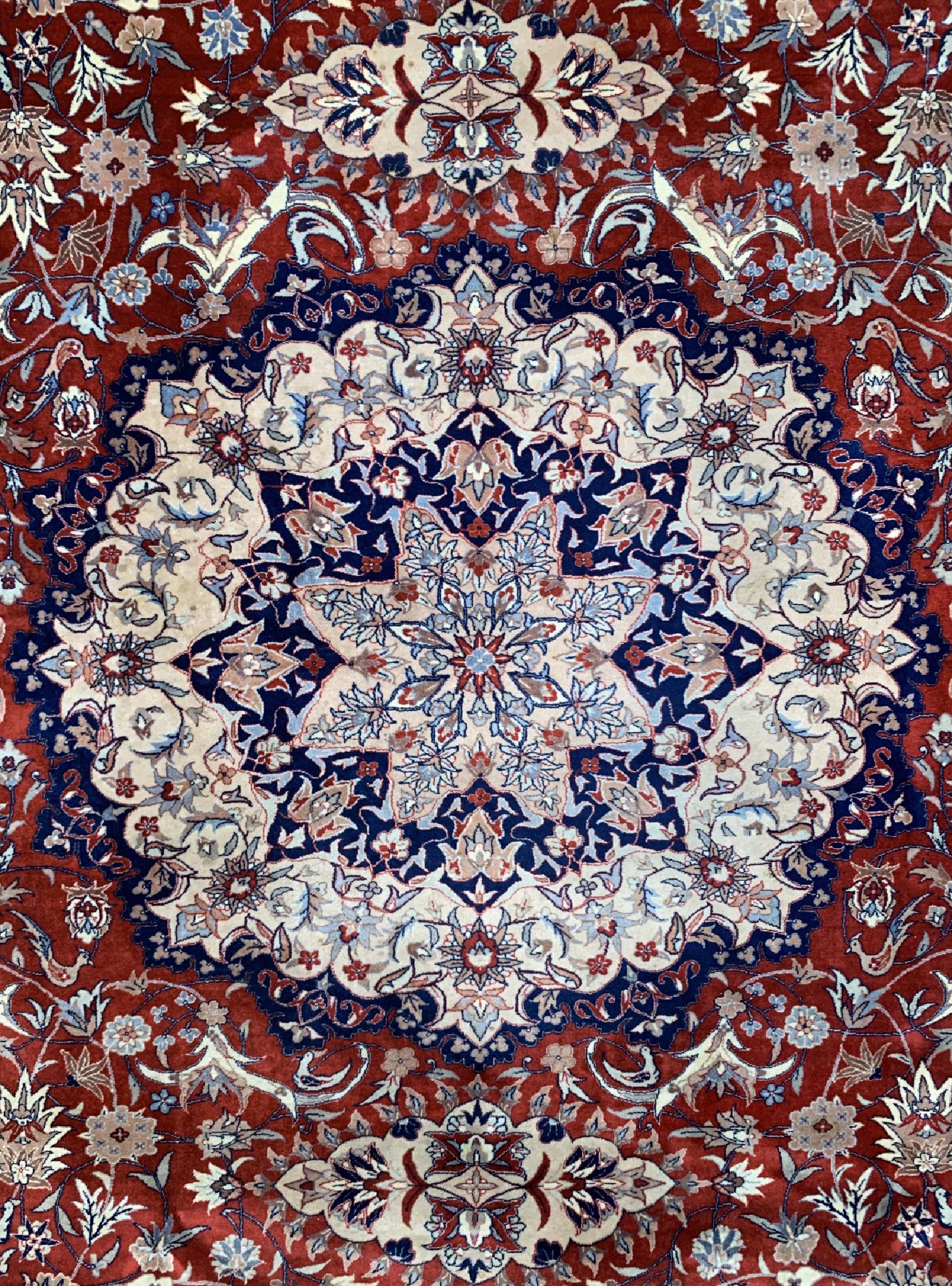 Detail c: Esfahan fein, China, ca. 50 Jahre, Korkwolle auf Baumwolle, ca. 356 x 256 cm, EHZ: 2(fleckig)