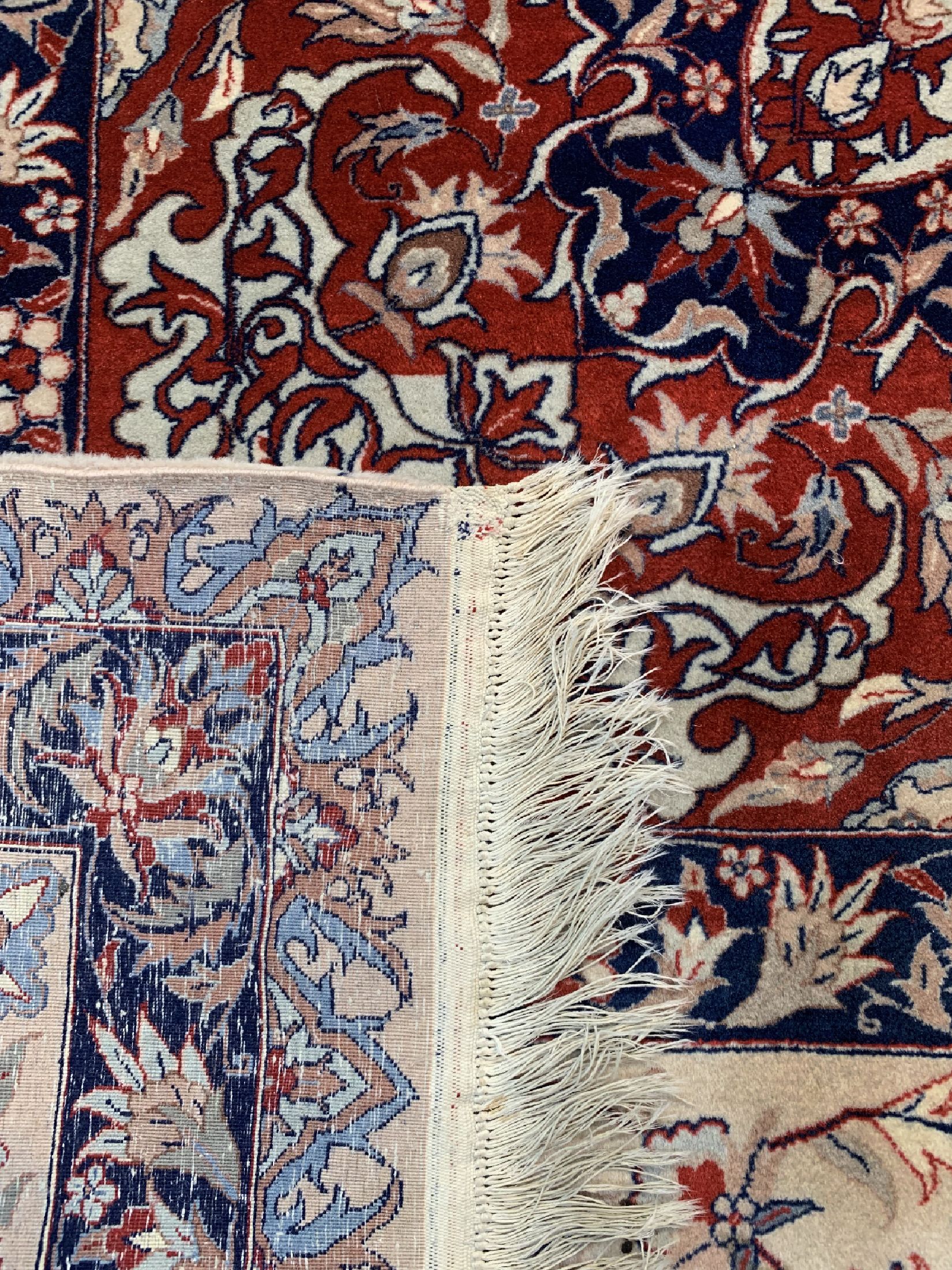 Detail e: Esfahan fein, China, ca. 50 Jahre, Korkwolle auf Baumwolle, ca. 356 x 256 cm, EHZ: 2(fleckig)
