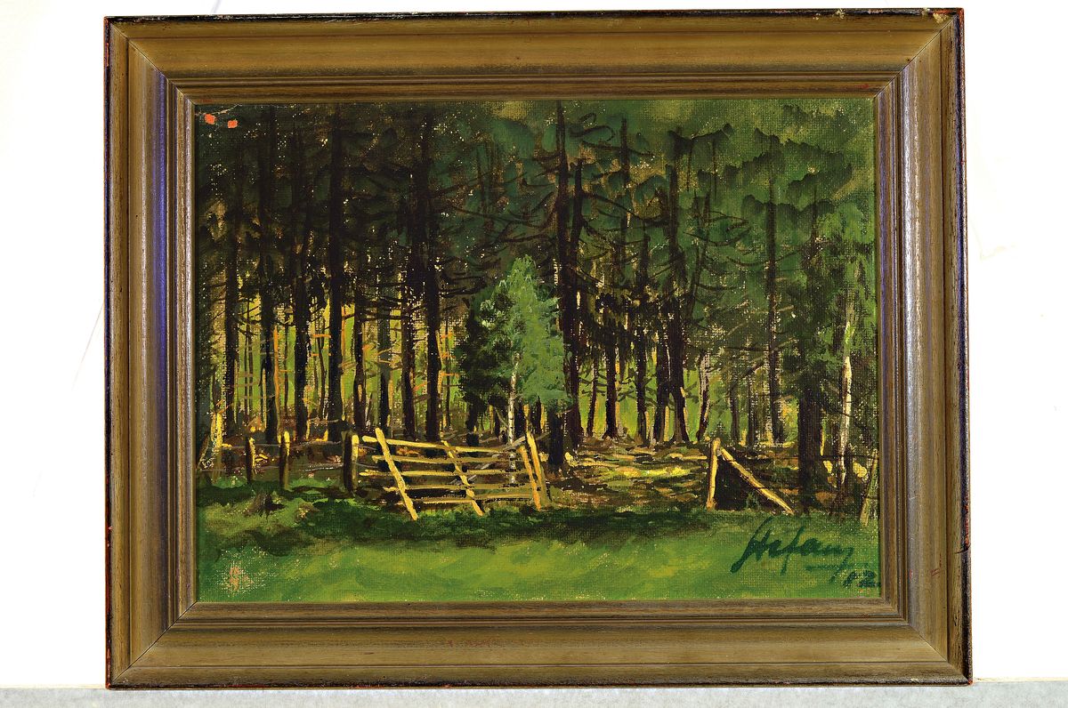 Detail k: Ungedeuteter Künstler, 20.Jh., Waldlandschaft mit geöffnetem Gatter, signiertund datiert 12, Öl/Masonit, Rahmen 39x49 cm