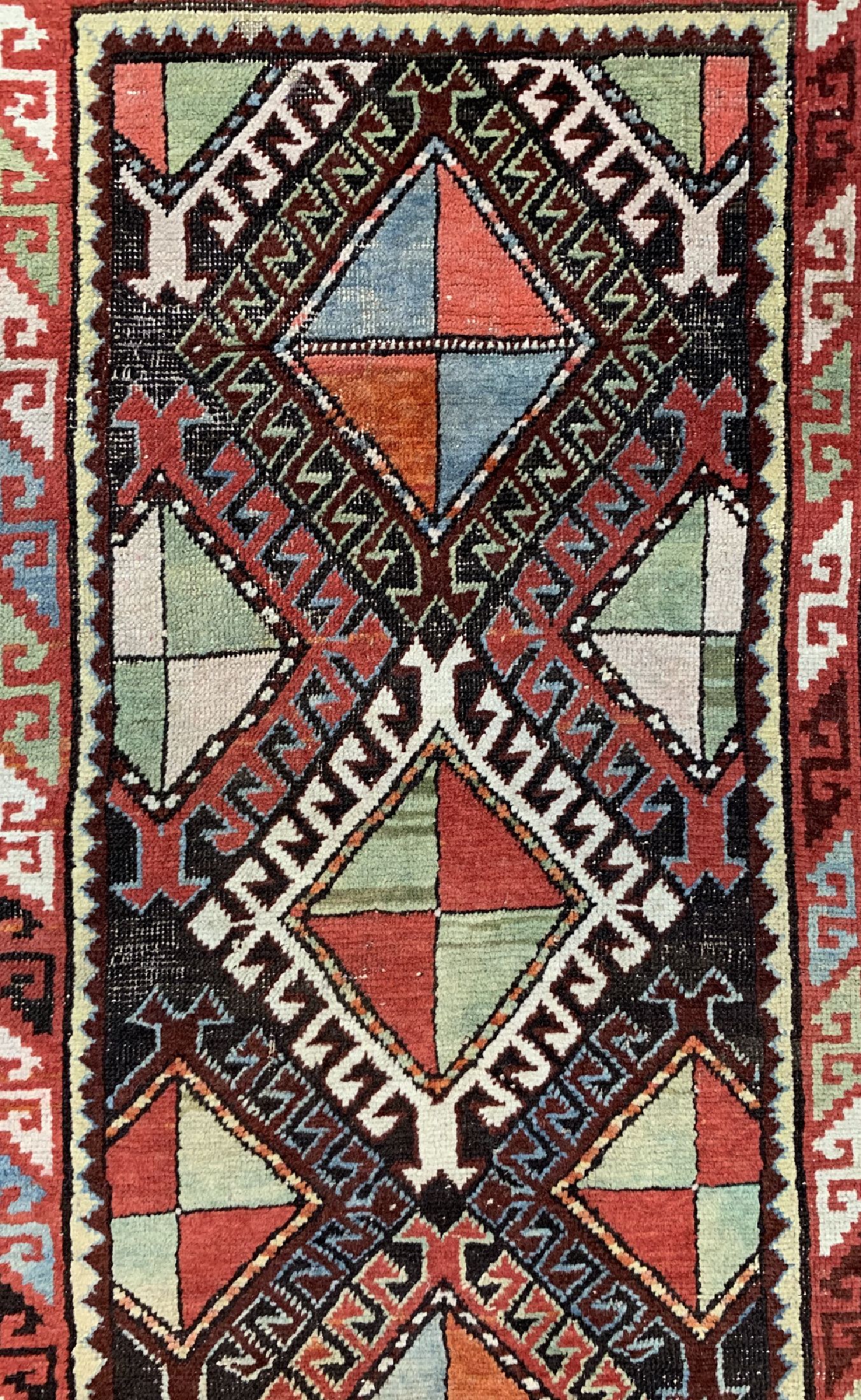 Detail c: Antiker Kazak, Persien, um 1900, Wolle auf Wolle, ca. 233 x 106 cm, EHZ: 3