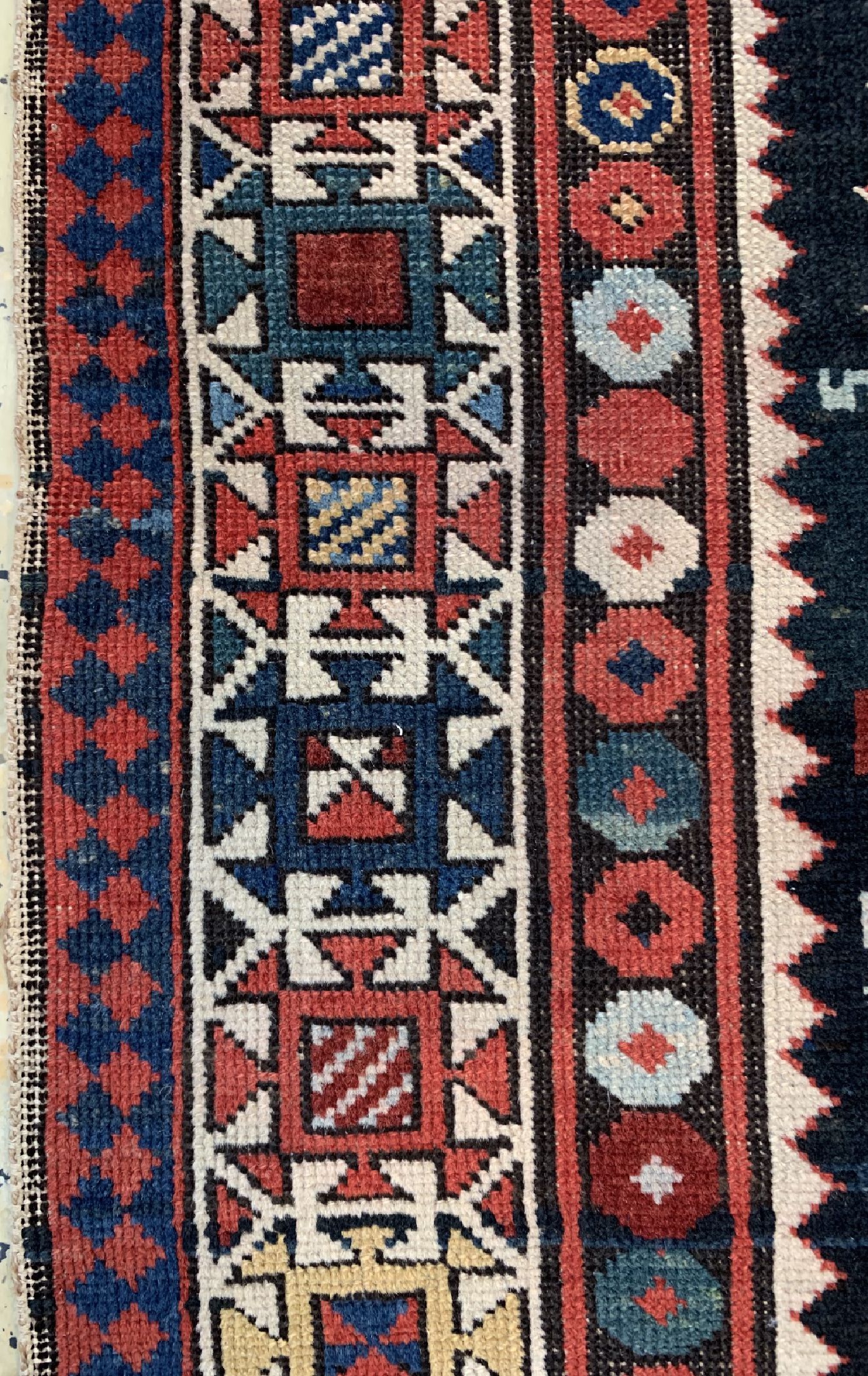 Detail d: Antiker Schirwan, Kaukasus, 19.Jhd, Wolle auf Wolle, ca. 150 x 117 cm, EHZ: 2-3