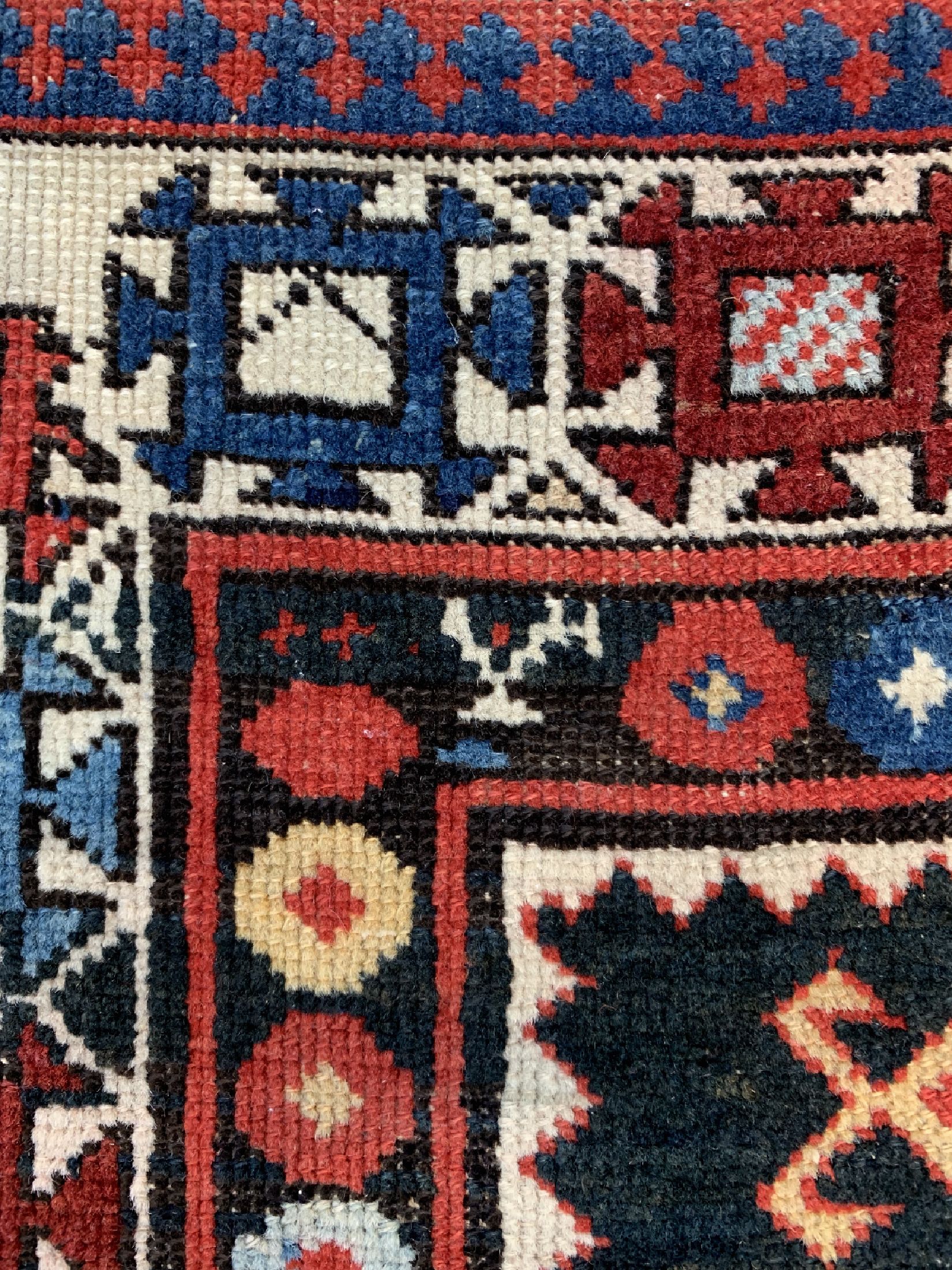Detail e: Antiker Schirwan, Kaukasus, 19.Jhd, Wolle auf Wolle, ca. 150 x 117 cm, EHZ: 2-3