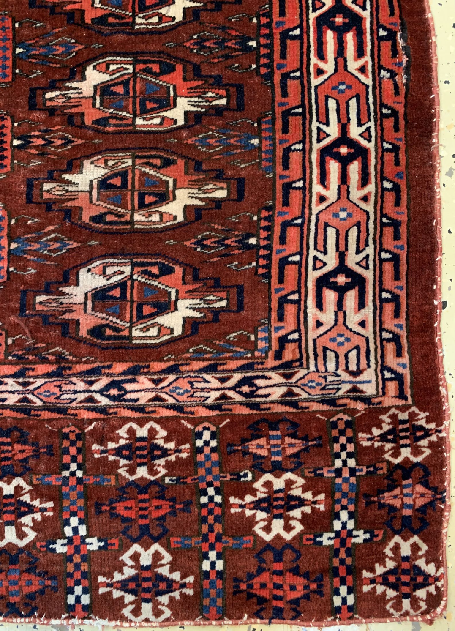 Detail a: Tekke Tschowal antik, Kaukasus, 19.Jhd, Wolle auf Wolle, ca. 130 x 75 cm, EHZ: 3(geflickt)