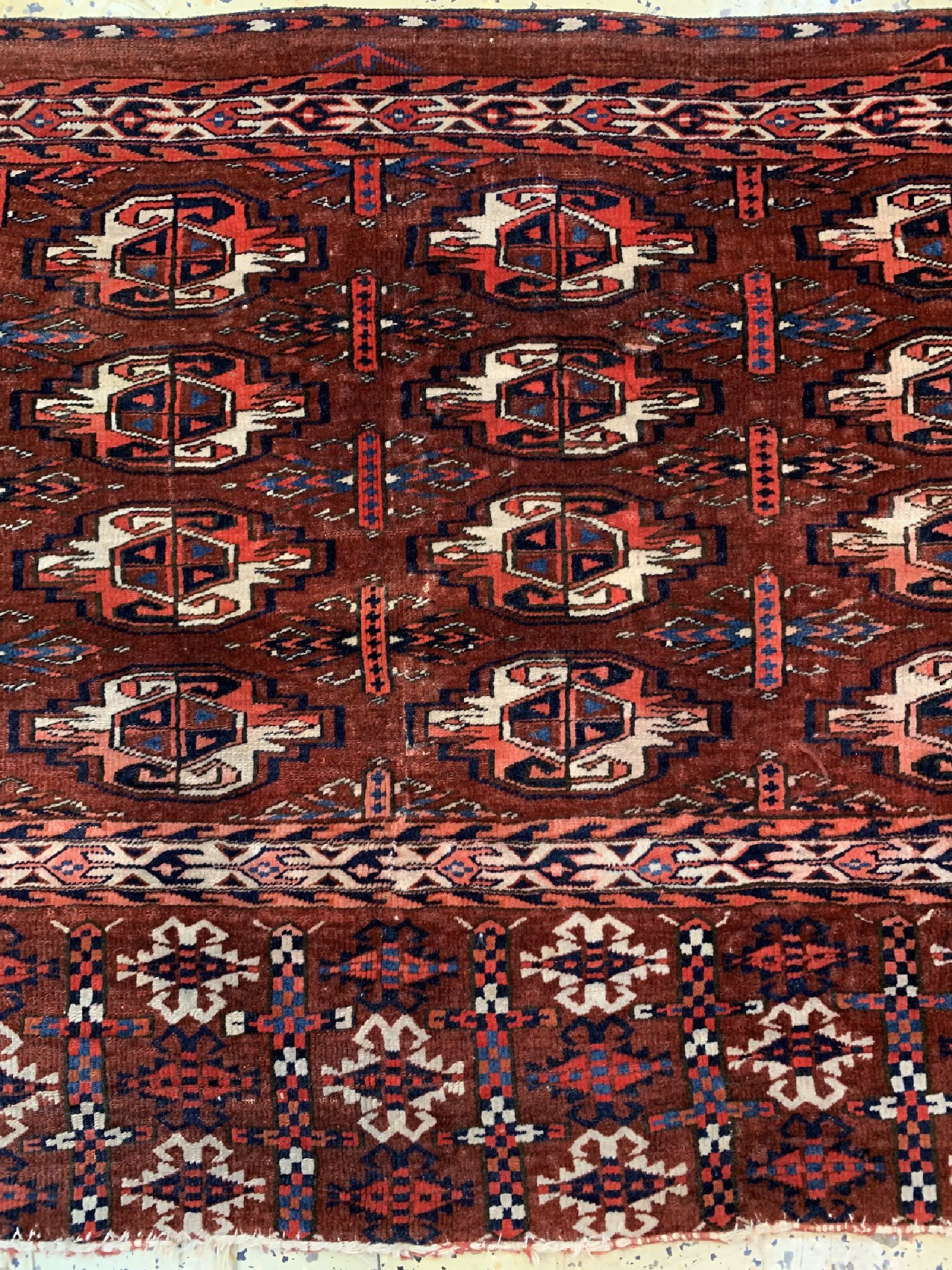 Detail b: Tekke Tschowal antik, Kaukasus, 19.Jhd, Wolle auf Wolle, ca. 130 x 75 cm, EHZ: 3(geflickt)