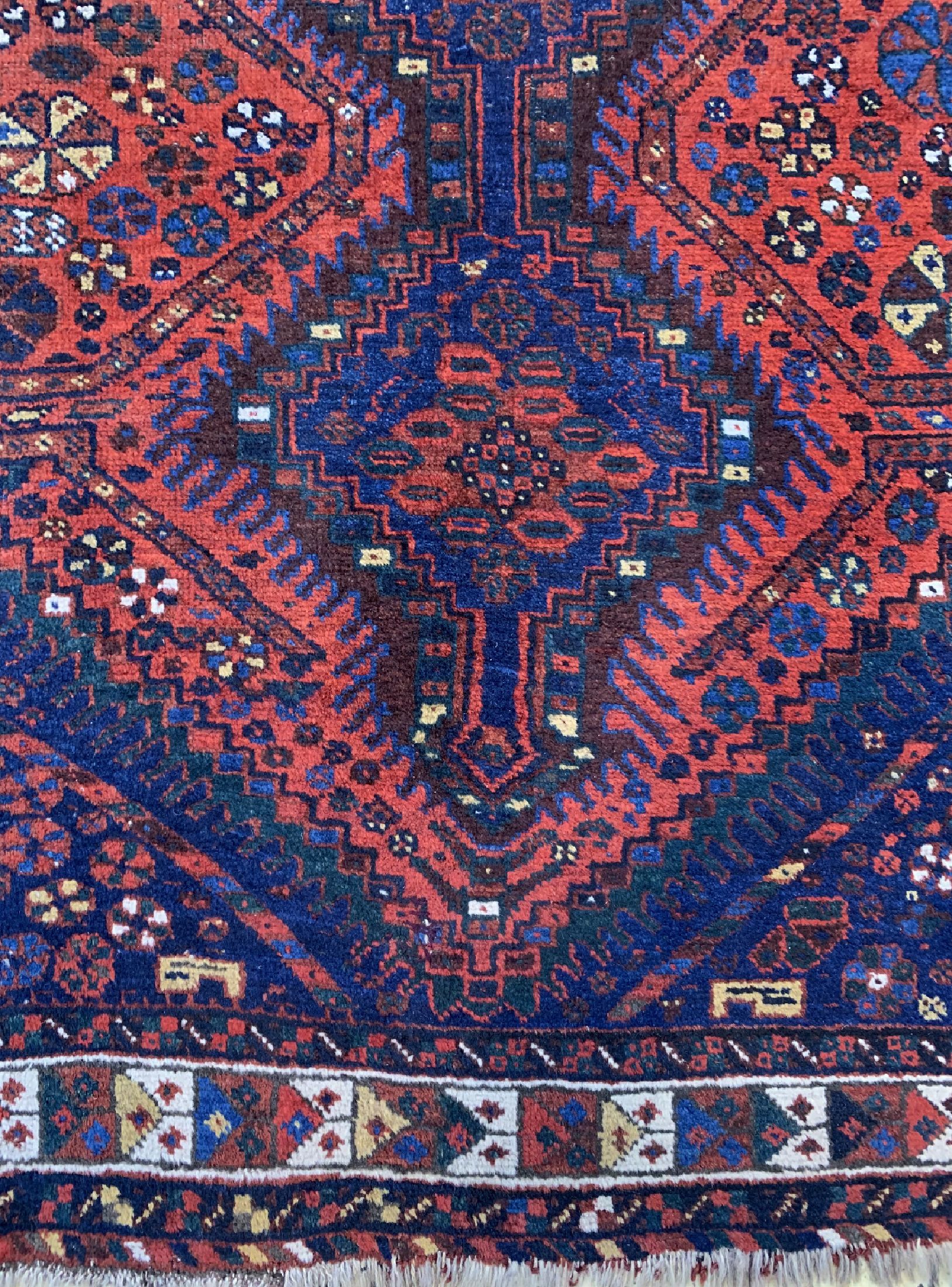 Detail b: Schiraz alt, Persien, um 1930, Wolle auf Wolle, ca. 200 x 160 cm, EHZ: 2