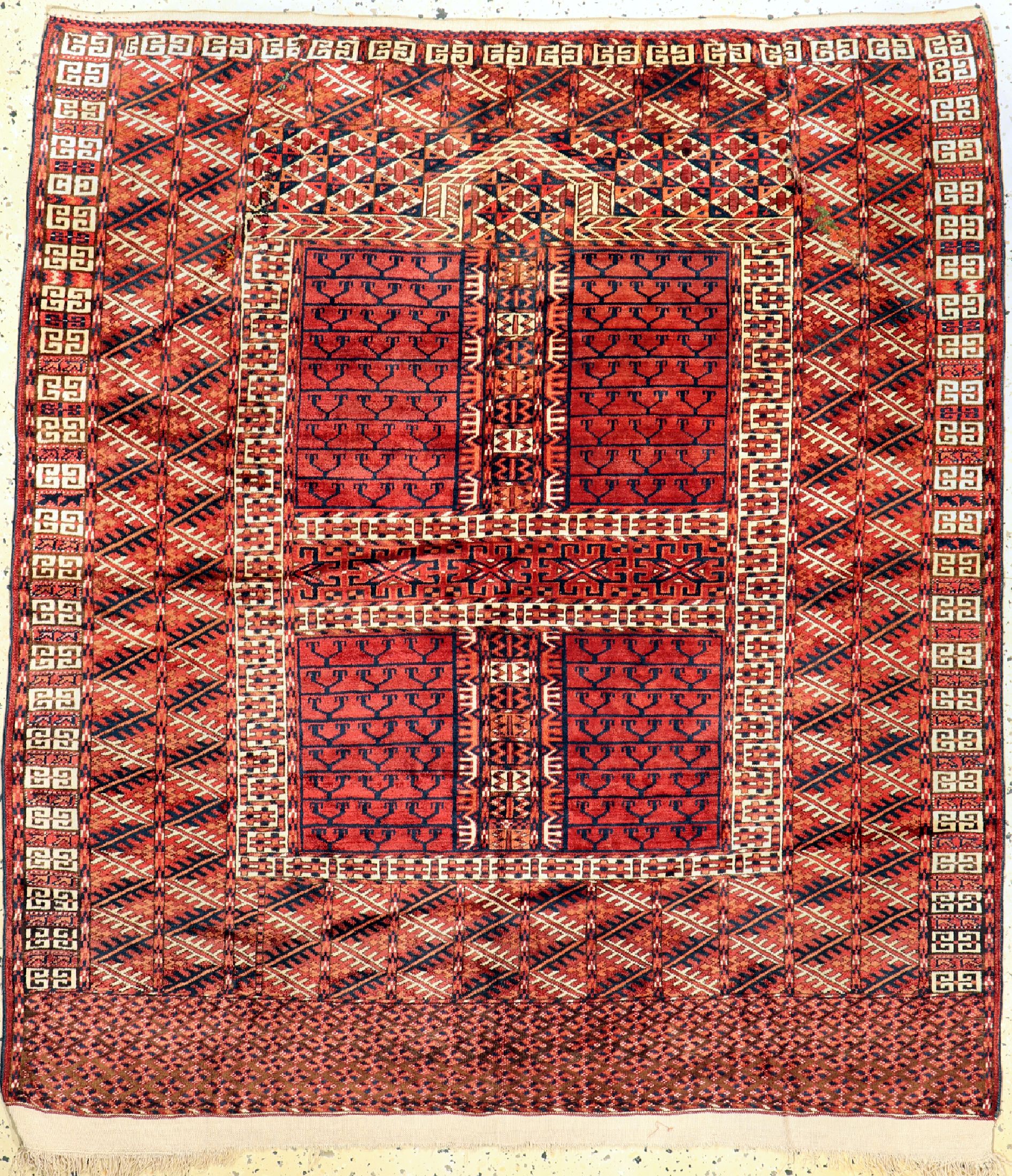 Tekke Engsi antik, Turkmenistan, um 1900, Wolle auf Wolle, ca. 150 x 135 cm, EHZ: 2(Restauriert)