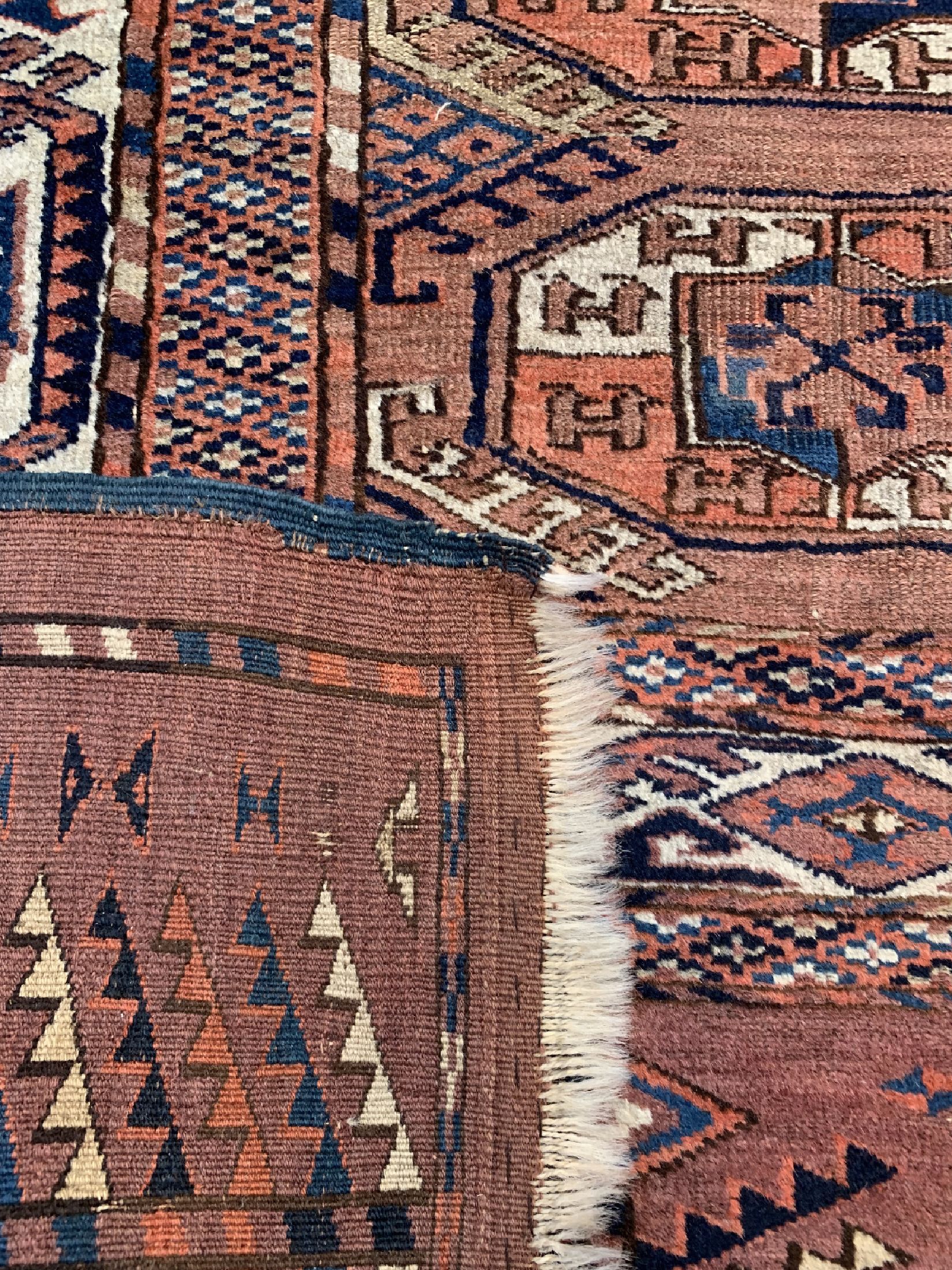 Detail e: Tekke Hauptteppich antik, Turkmenistan, 19.Jhd, Wolle auf Wolle, ca. 303 x 185 cm, EHZ: 2