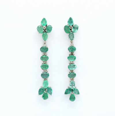 Image 26667458 - Paar Ohrgehänge mit Smaragden und Diamanten