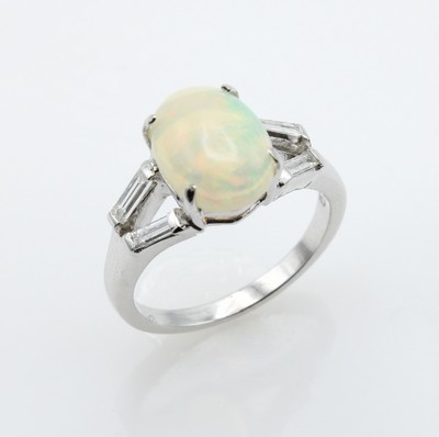 Image Ring mit Opal und Diamanten